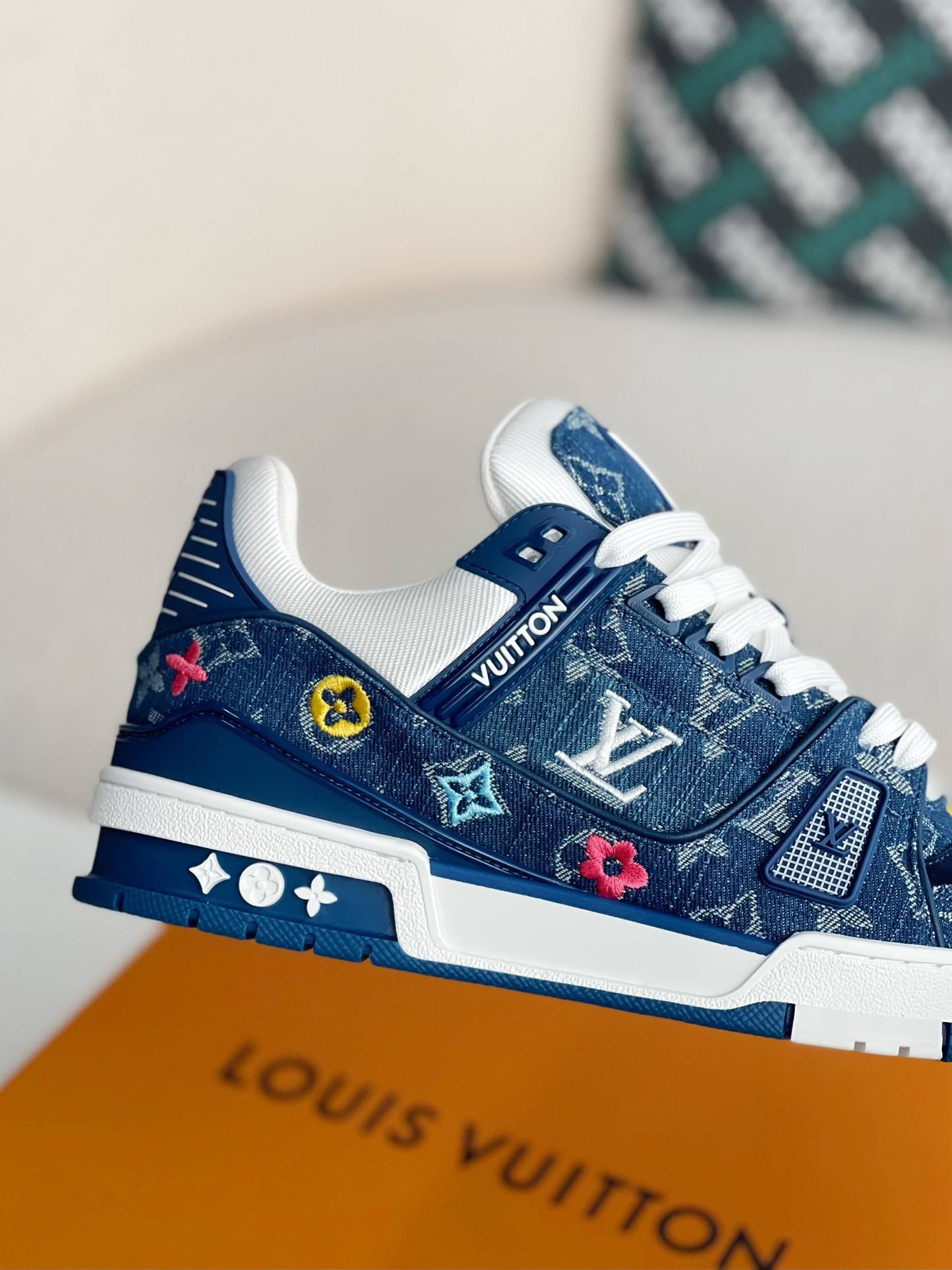 L*V TRAINER SNEAKERS