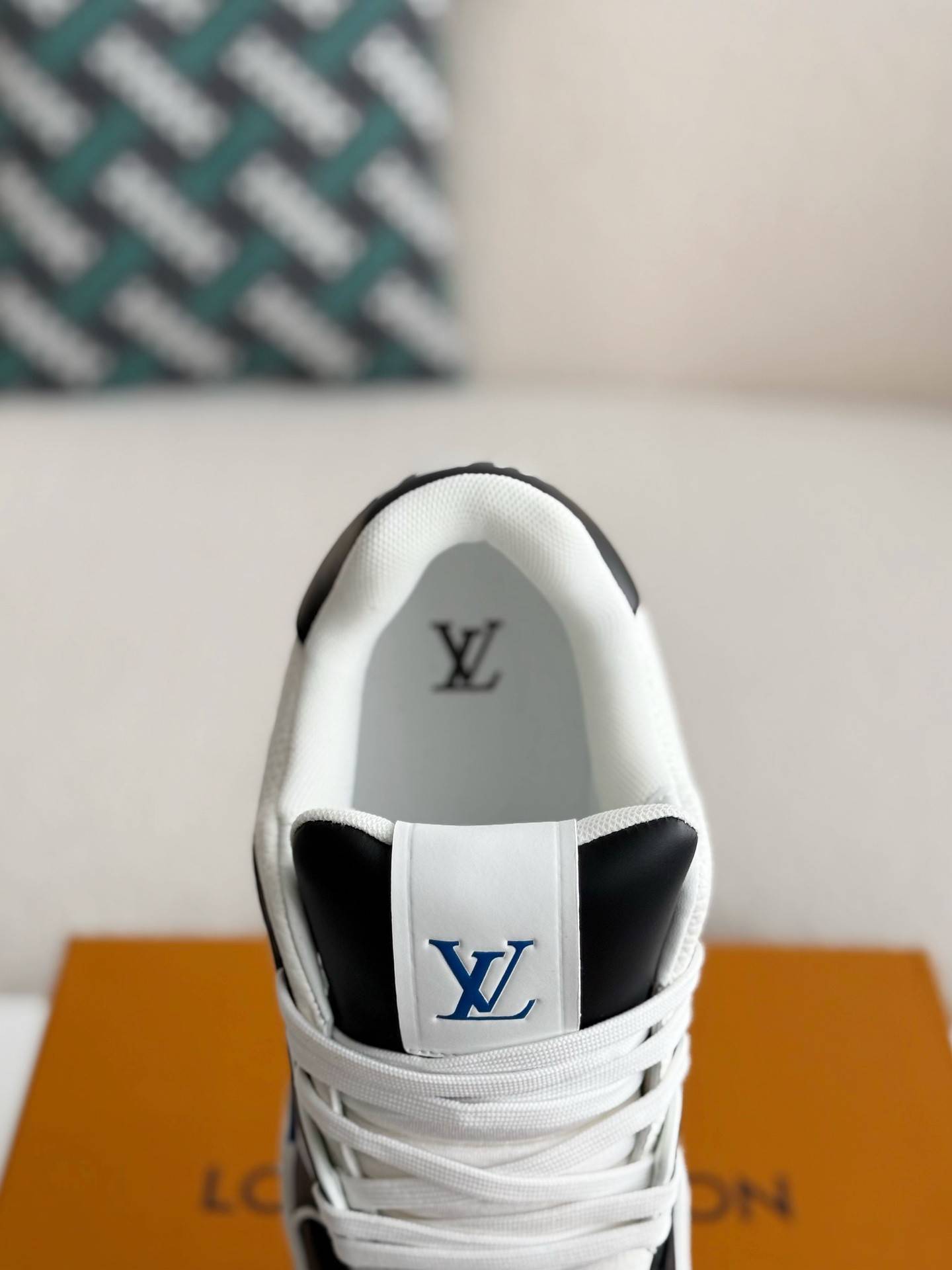 L*V TRAINER SNEAKERS