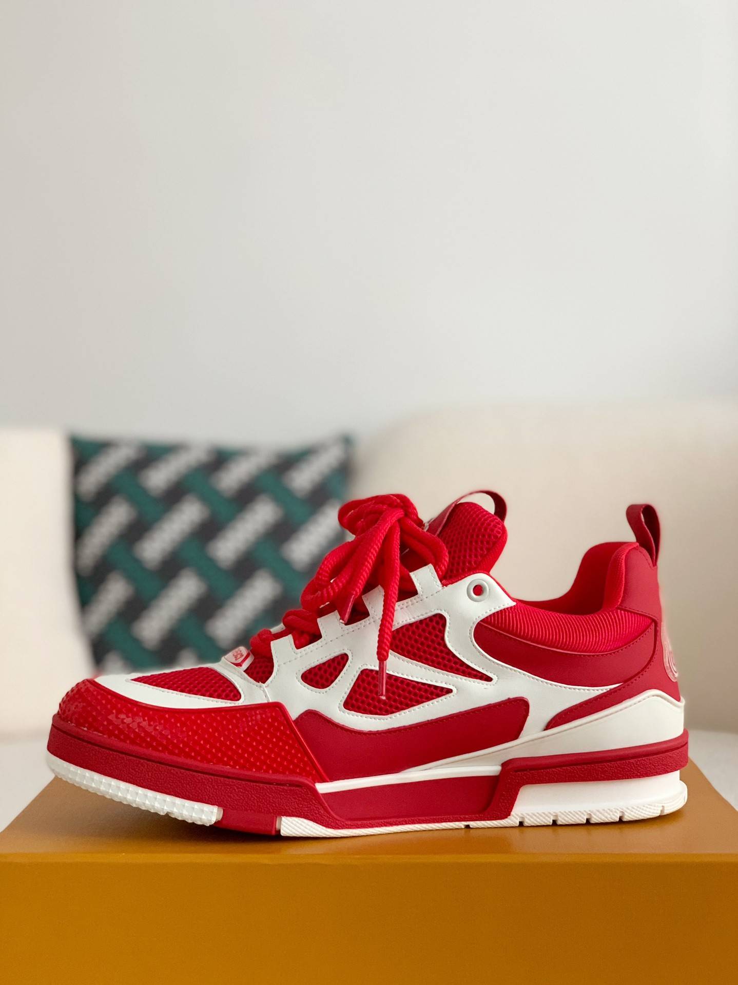 L*V RUNNER TATIC Sneakers