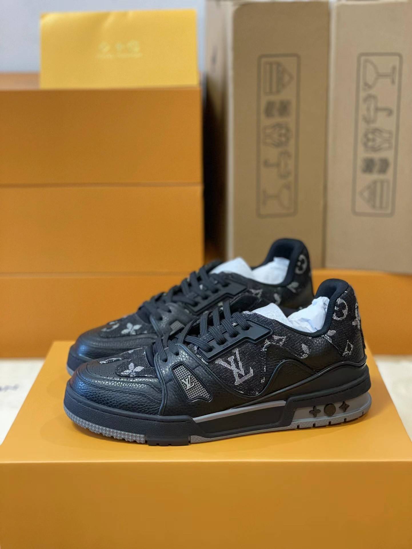 L*V TRAINER 1A9IQ5 Sneakers