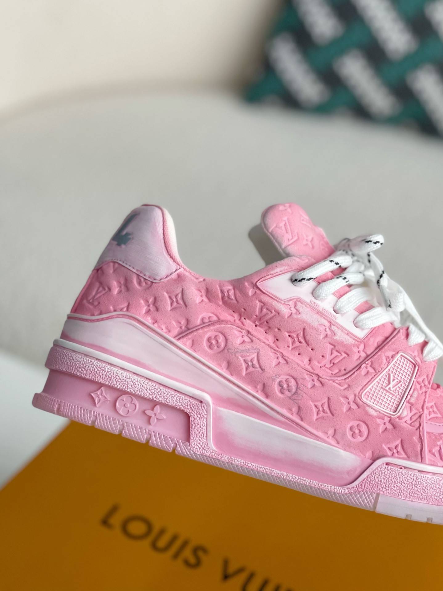 L*V TRAINER SNEAKERS