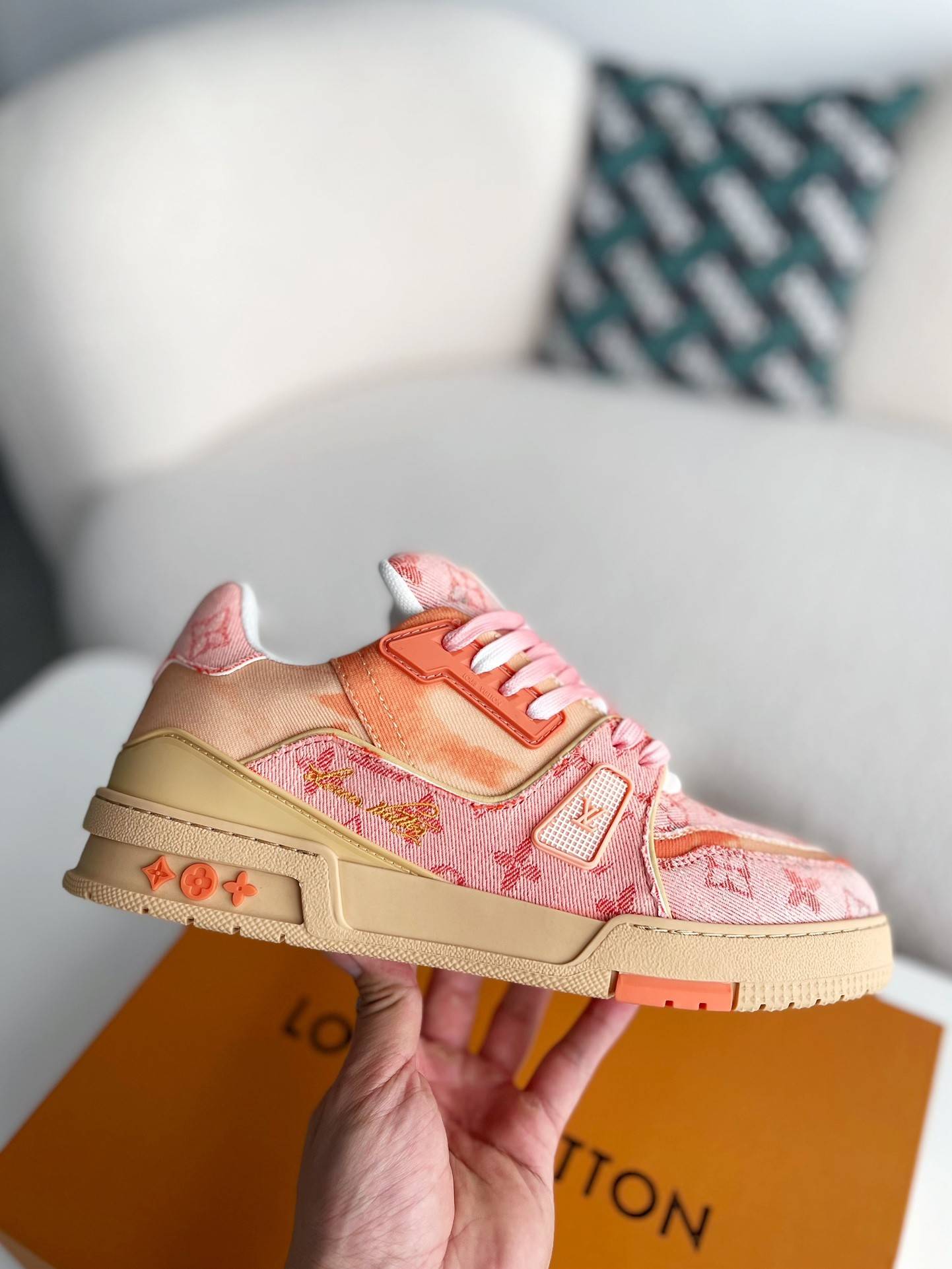 L*V TRAINER SNEAKERS