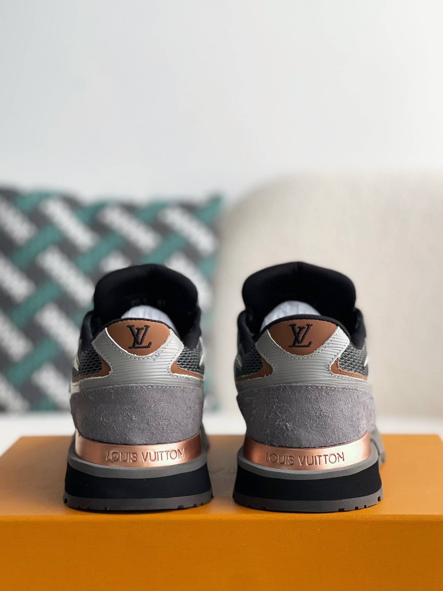 L*V Low-top running shoes