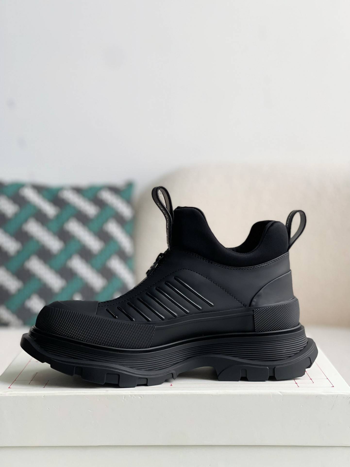 Alexander McQueen  Sneakers