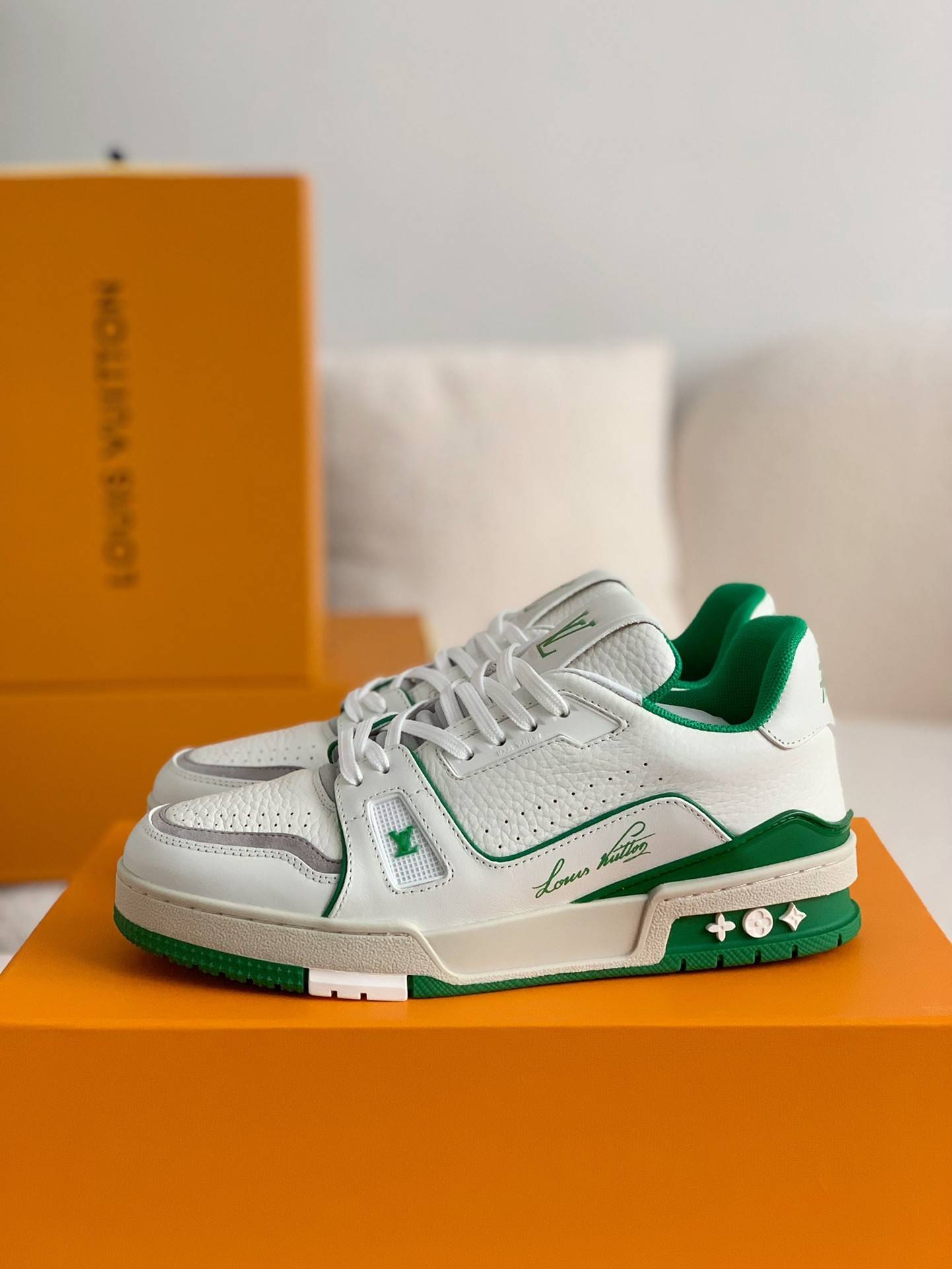 L*V TRAINER Sneakers