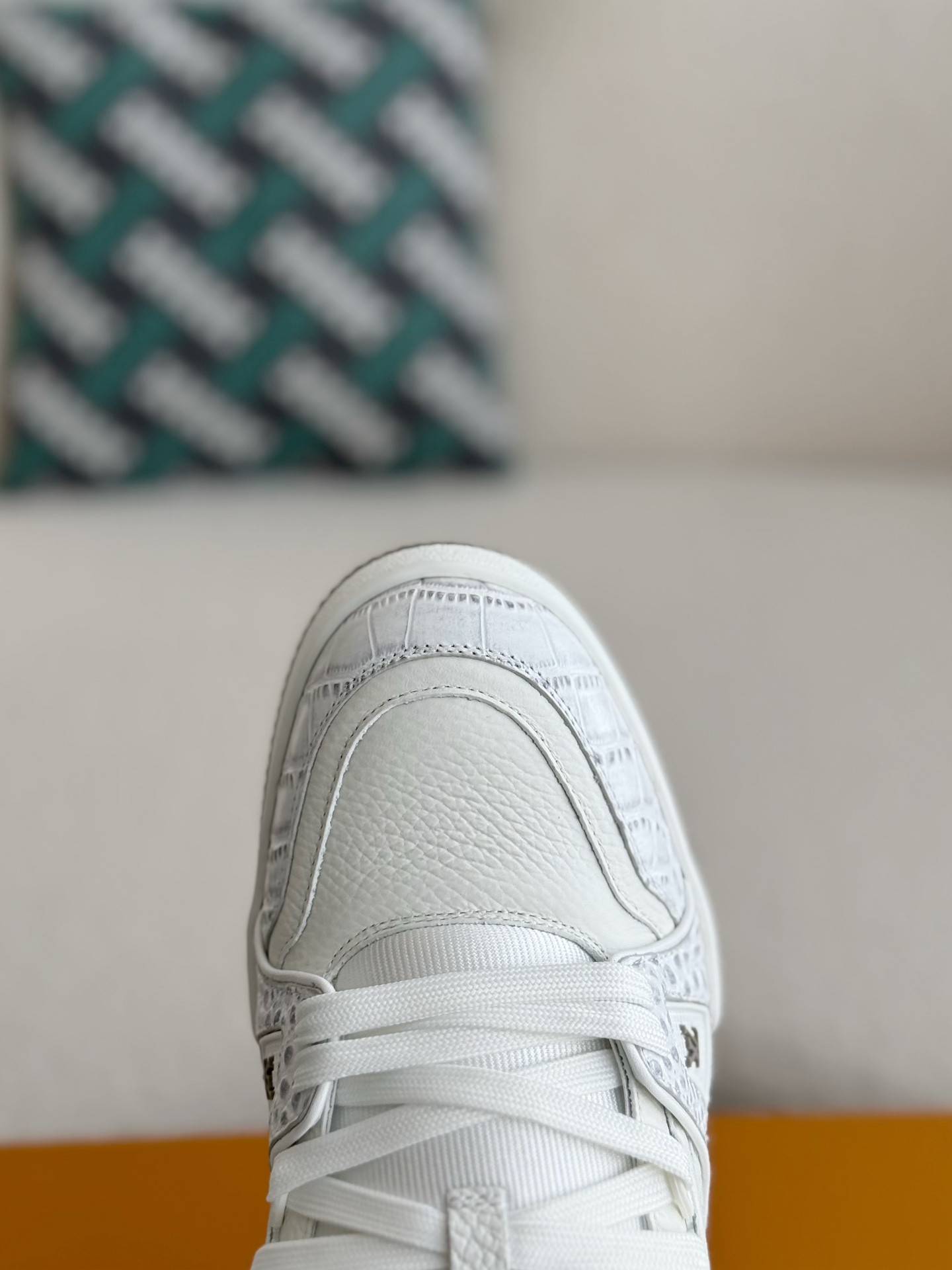 L*V TRAINER SNEAKERS