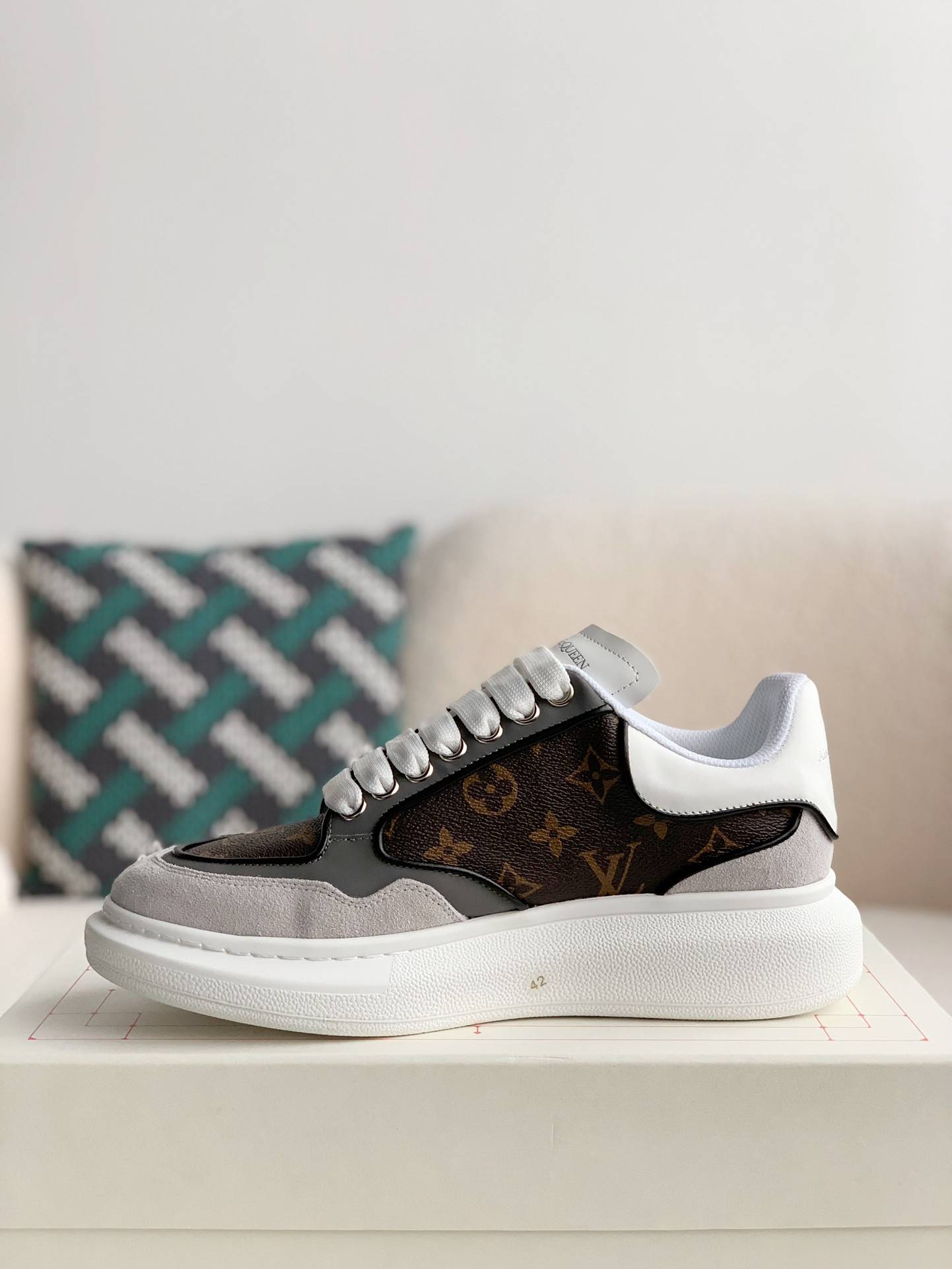 Alexander McQueen x L*V versatile Sneakers