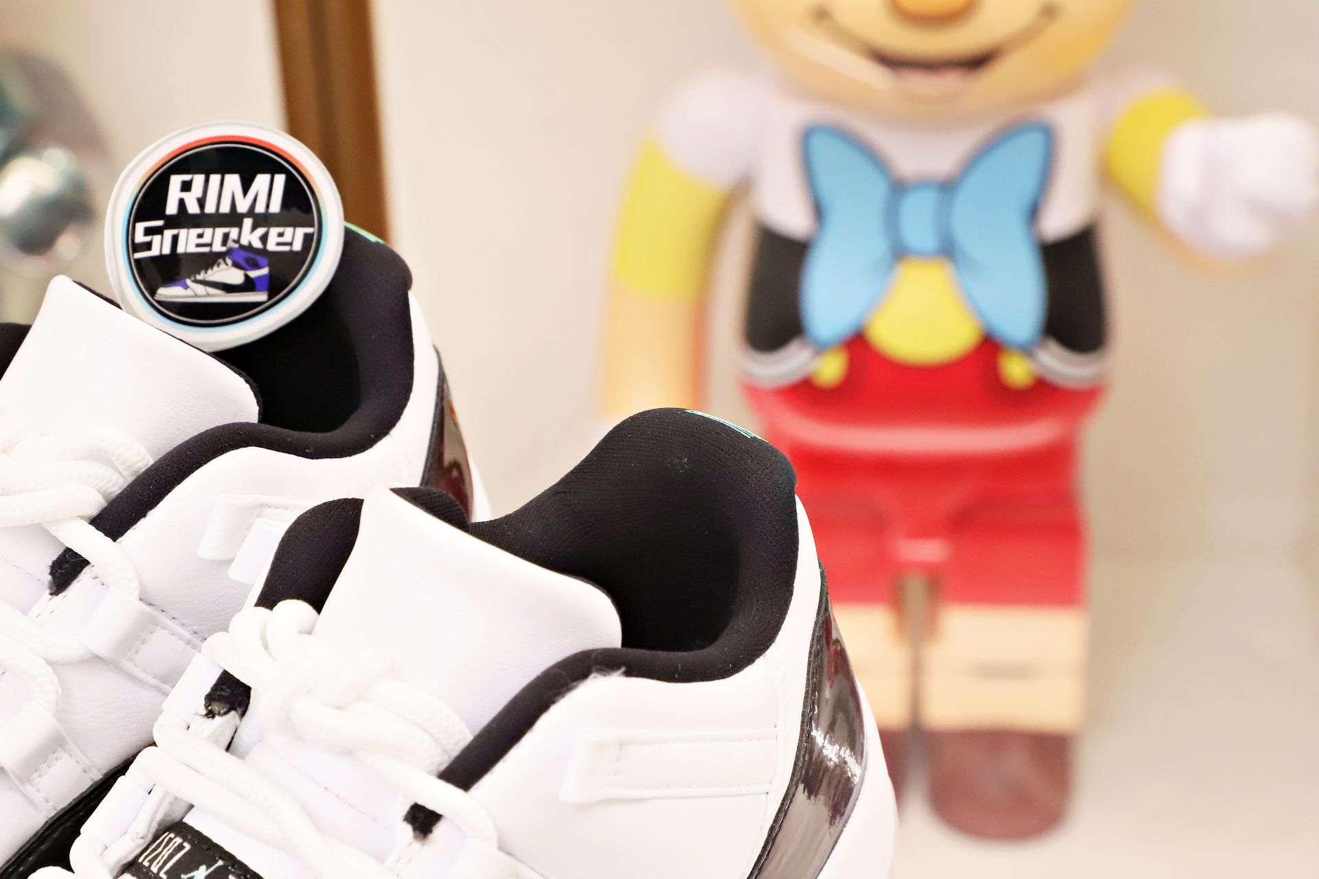 AIR JORDAN 11 LOW EMERALD EASTER