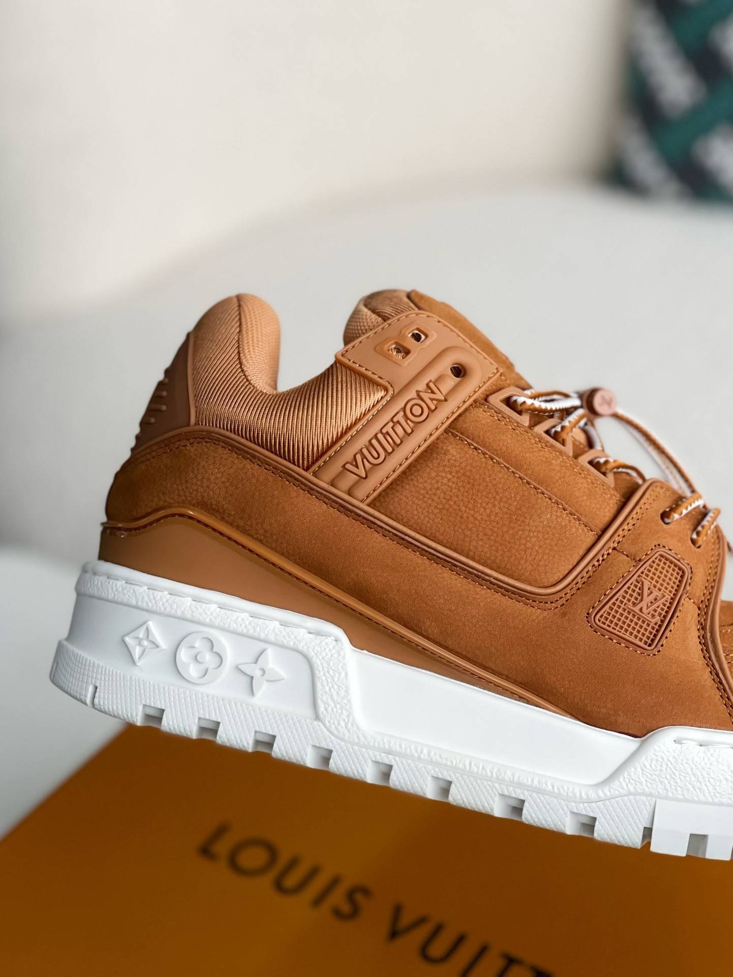 L*V TRAINER SNEAKERS