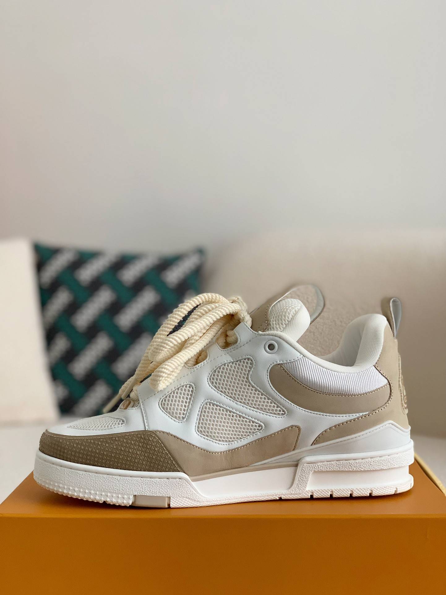 L*V RUNNER TATIC Sneakers