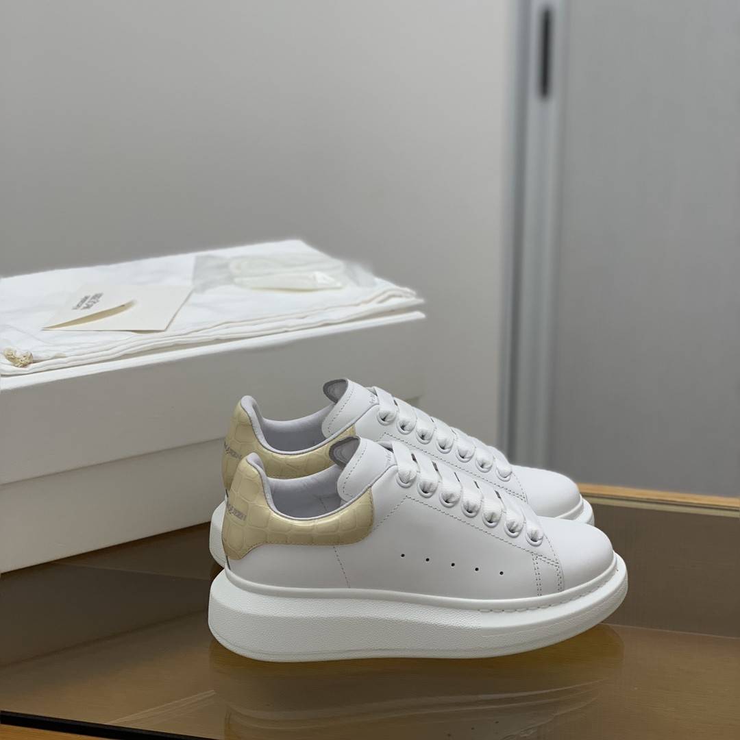 Alexander McQueen MQ Apricot bead Stone grain tail Sneakers