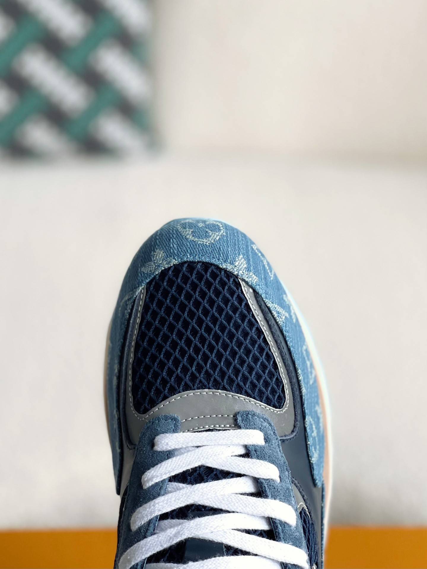 L*V Low-top running shoes