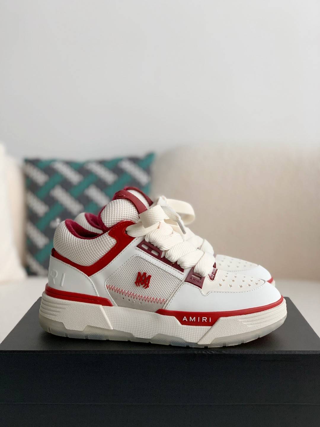 A*RI sneaker