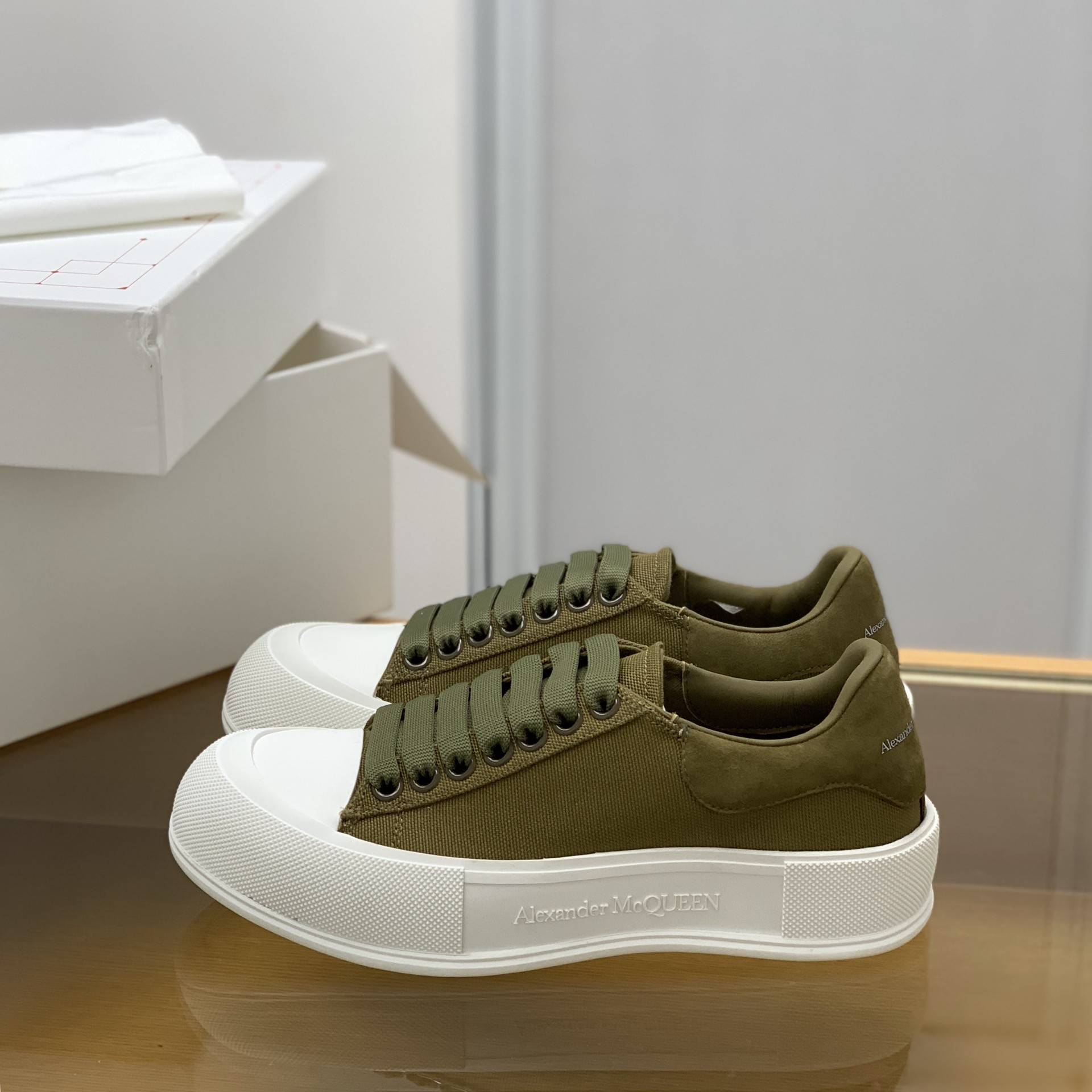 Alexander McQueen MQ olive green veL*Vet tail Sneakers