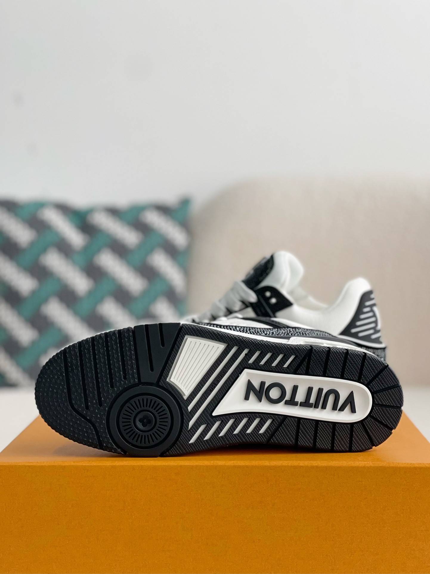 L*V Trainers Sneakers