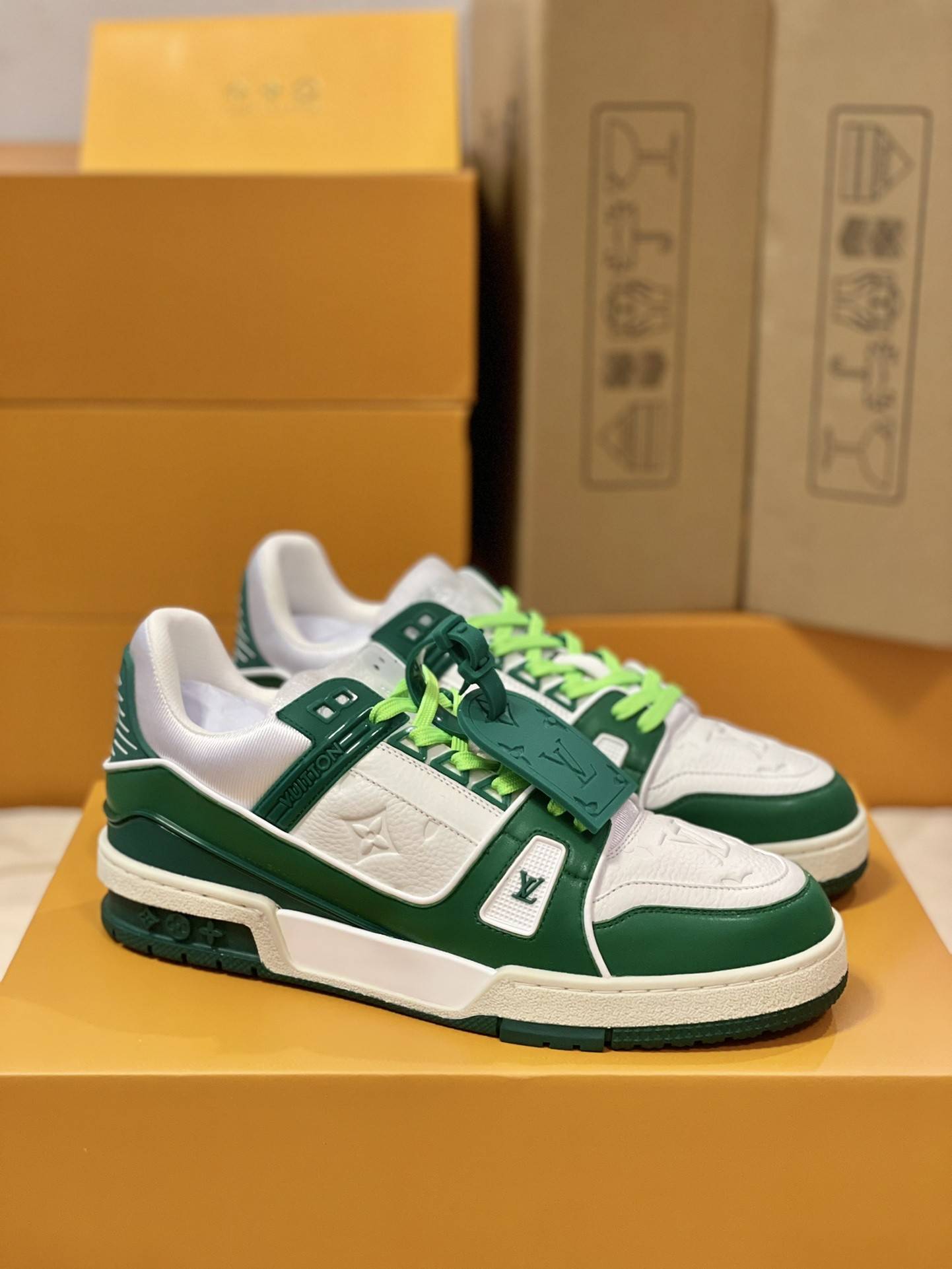 L*V TRAINER 1A5Q1C Sneakers