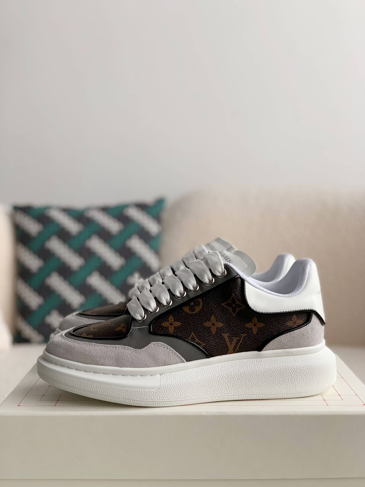 Alexander McQueen x L*V versatile Sneakers