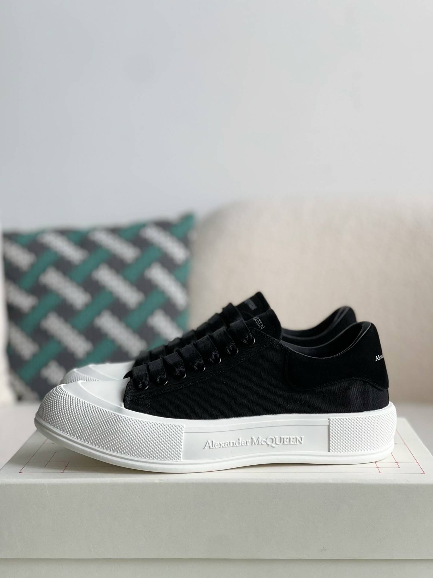 Alexander McQueen versatile Sneakers