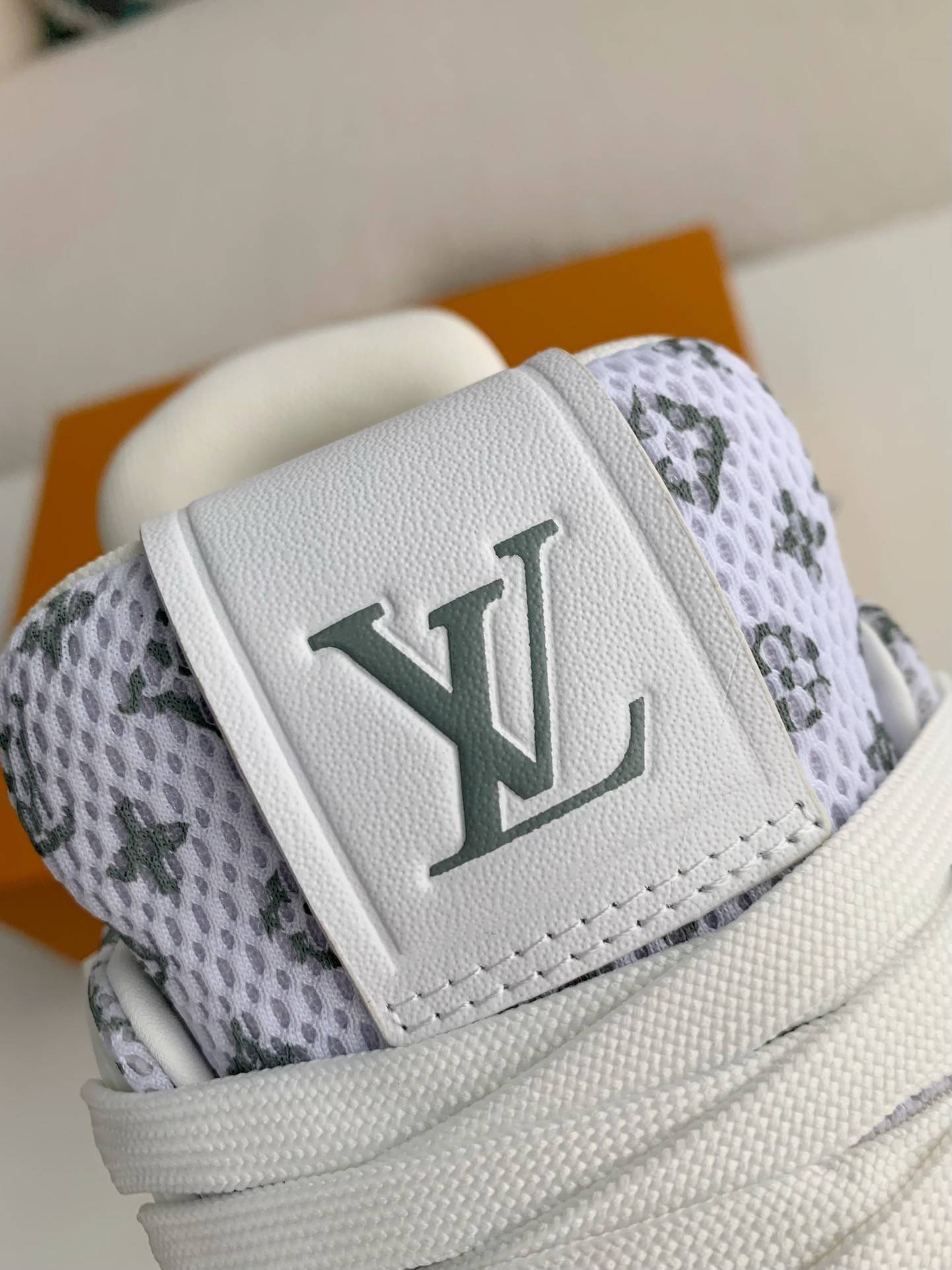 L*V TRAINER SNEAKERS