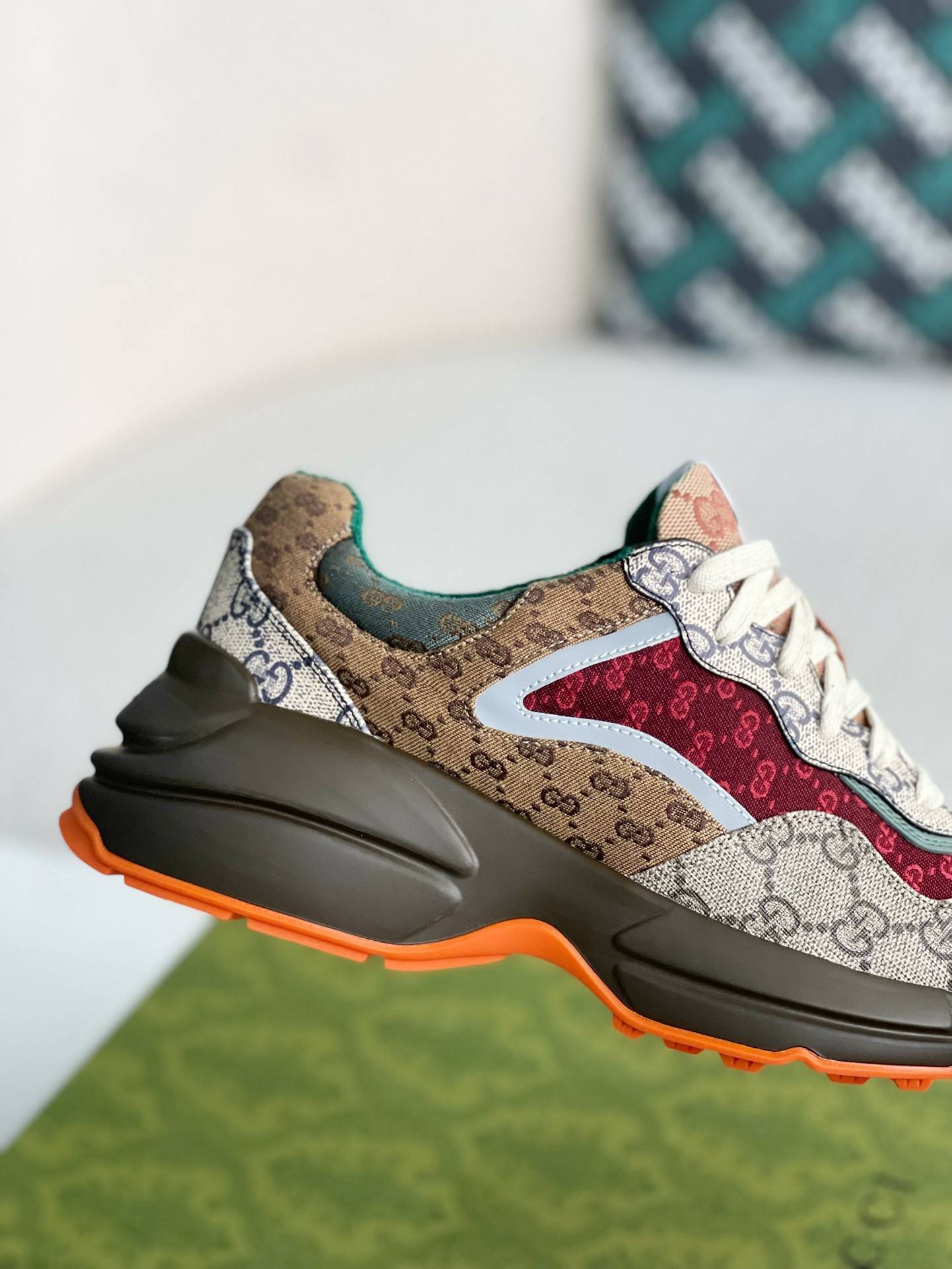 GU*IRetro Clunky Sneaker