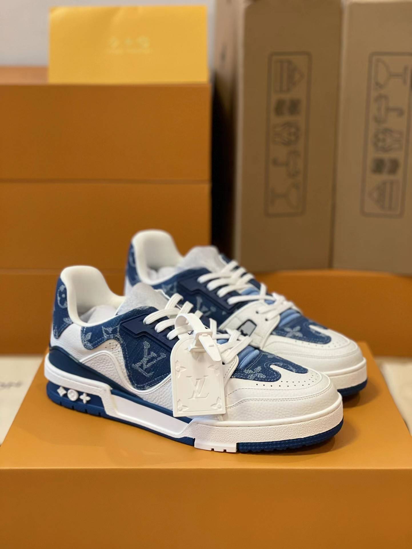 L*V TRAINER 1A9IQ5 Sneakers