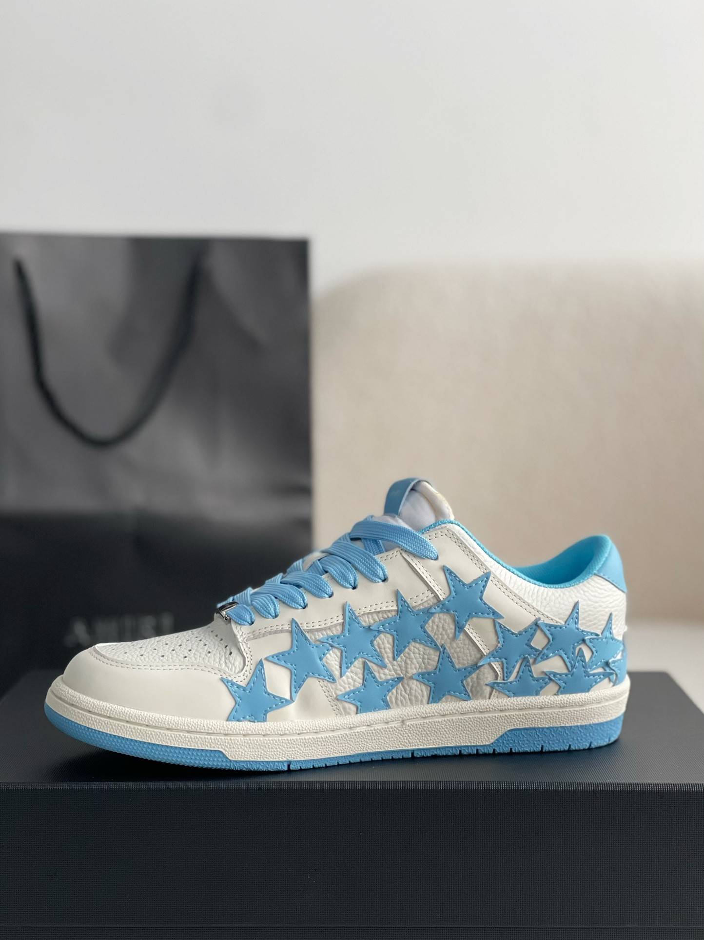 A*RI Sneakers