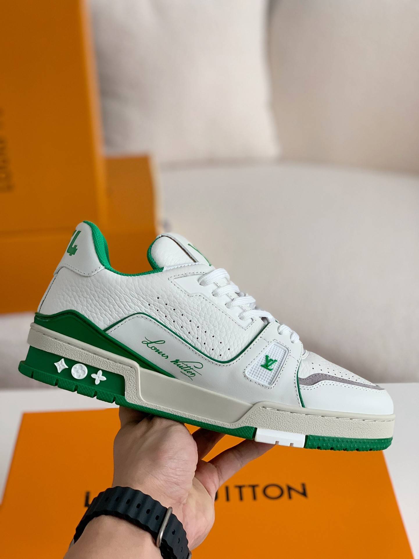 L*V TRAINER Sneakers