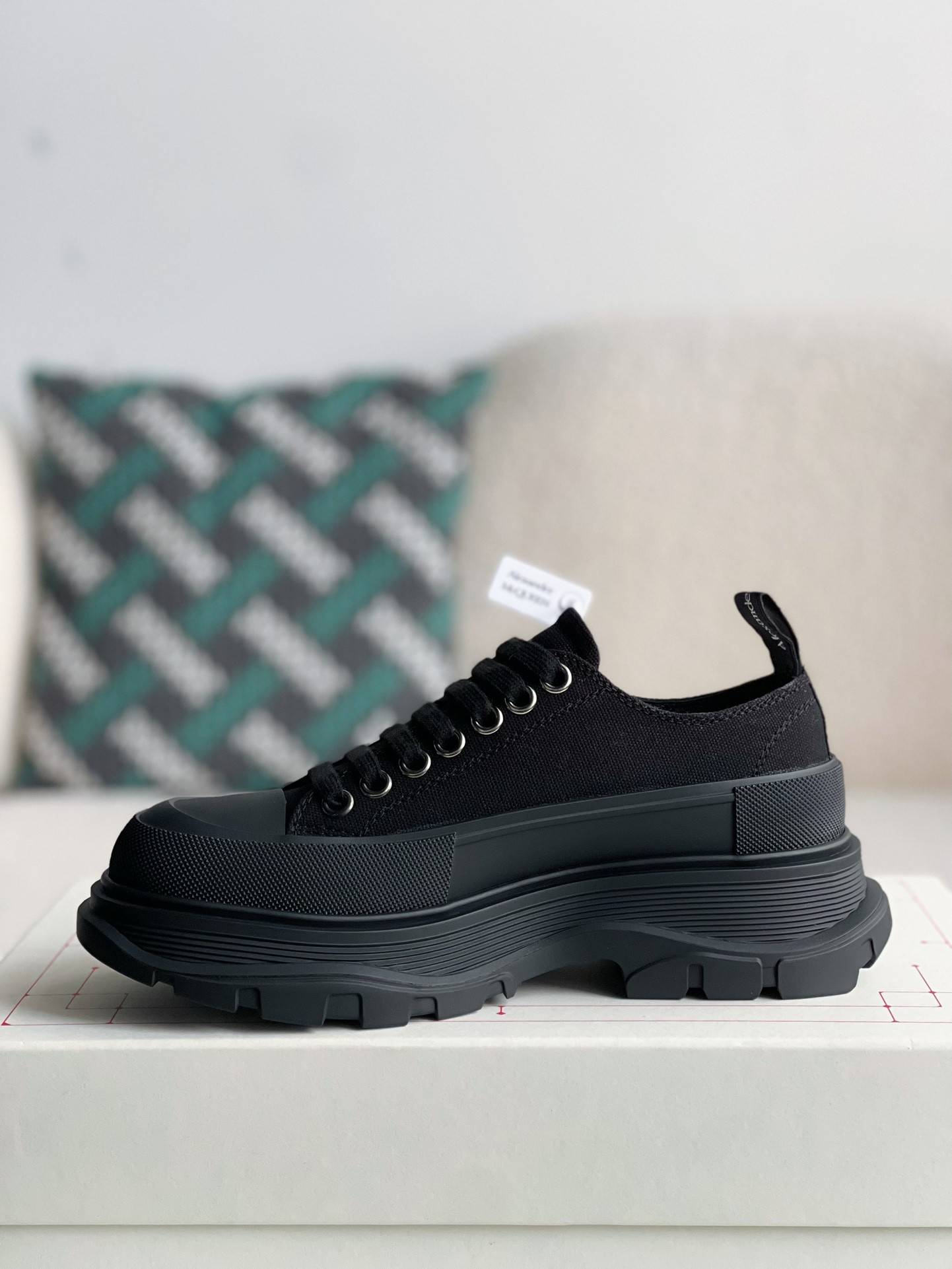 Alexander McQueen  Sneakers