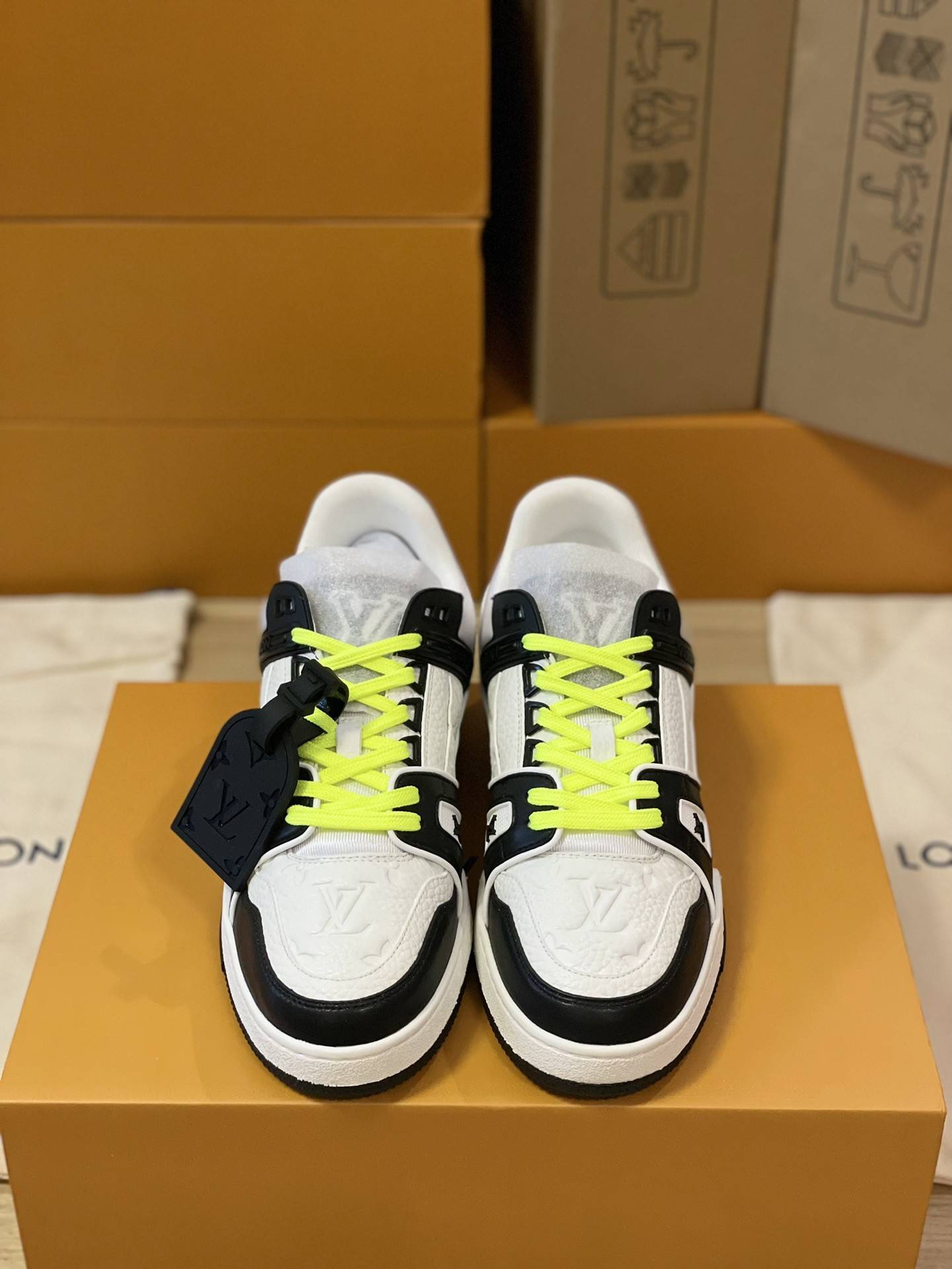 L*V TRAINER 1A5Q1C Sneakers