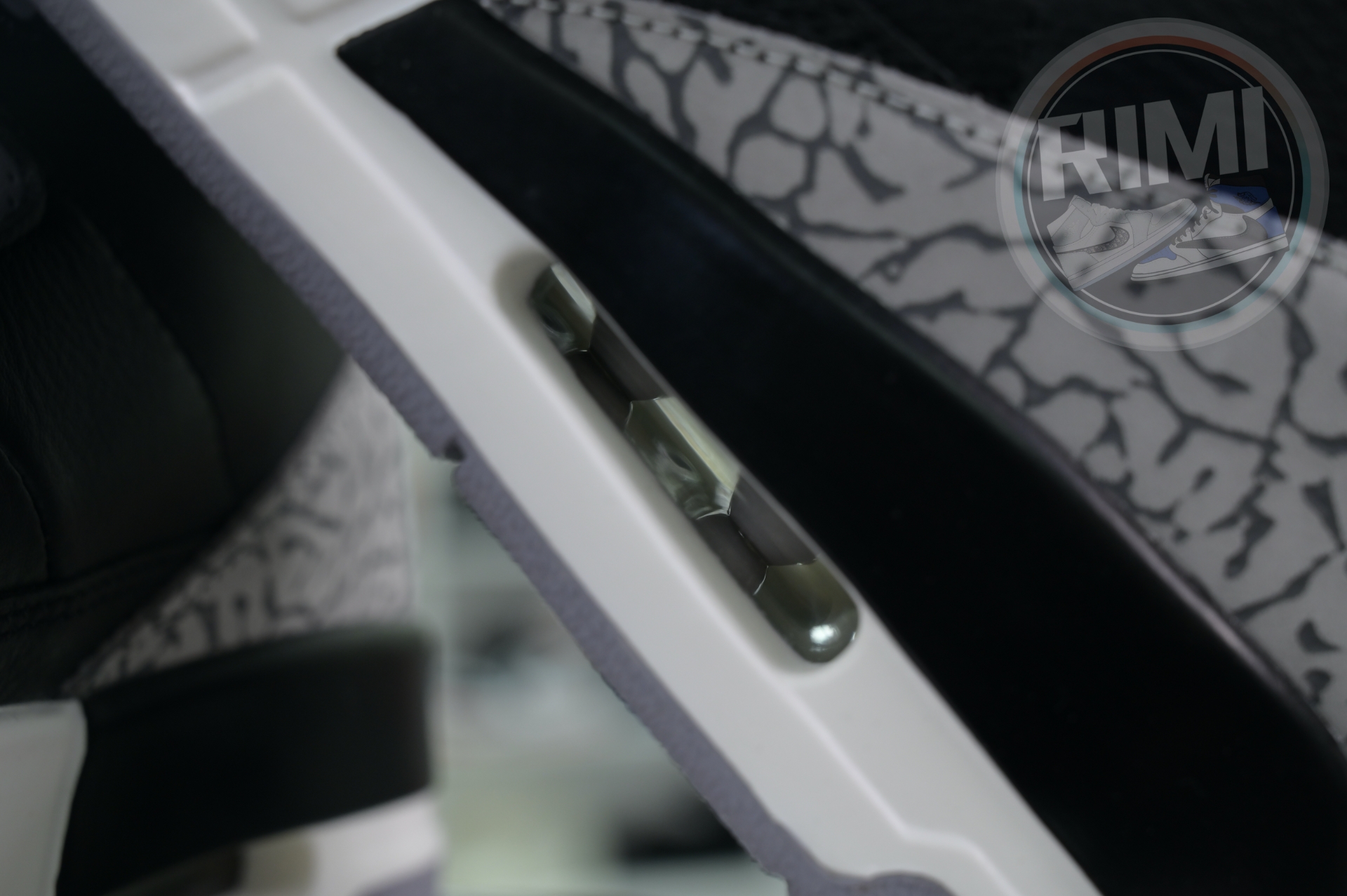 Air Jordan 3“Black Cement Reimagined”