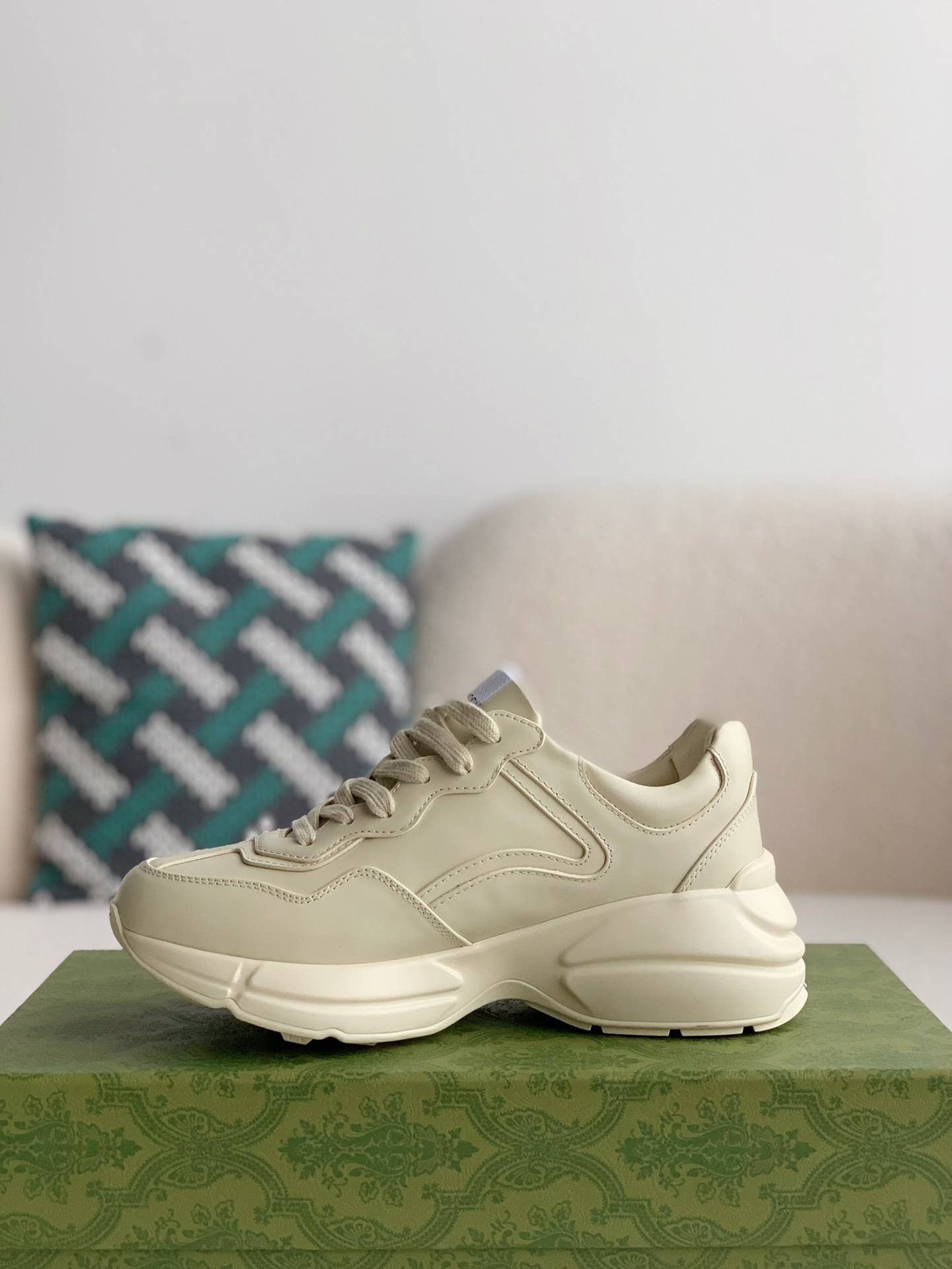 GU*IRetro Clunky Sneaker