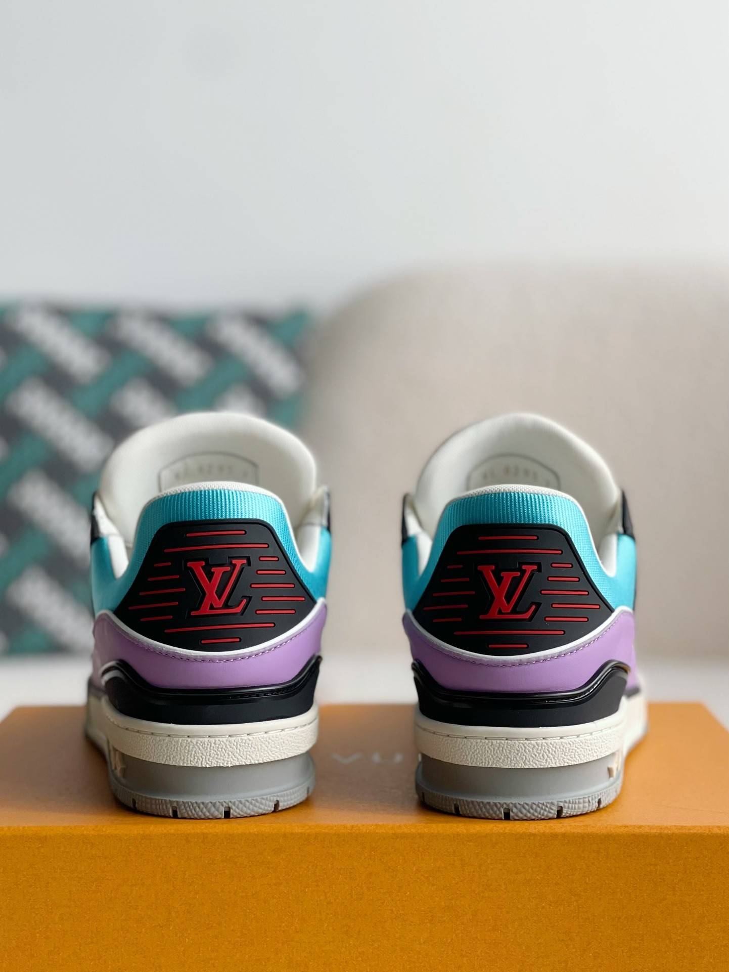 L*V TRAINER Sneakers