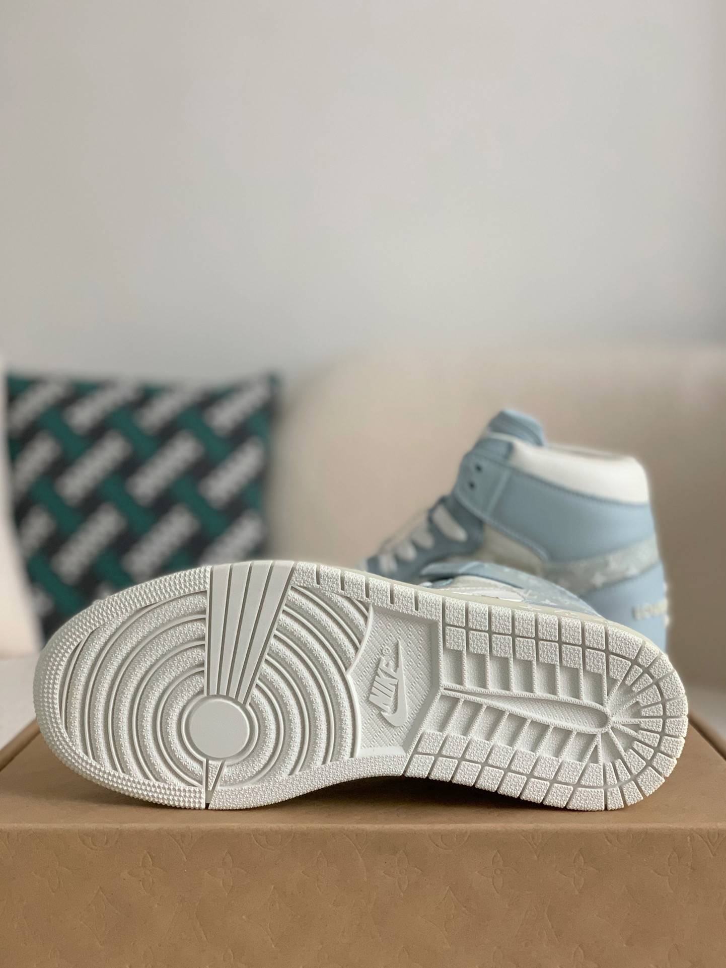 L*V x Nike Air Jorda 1 High AJ1 Sneakers