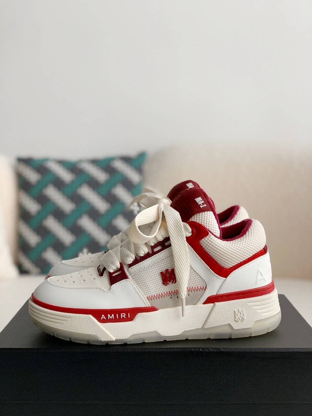 A*RI sneaker