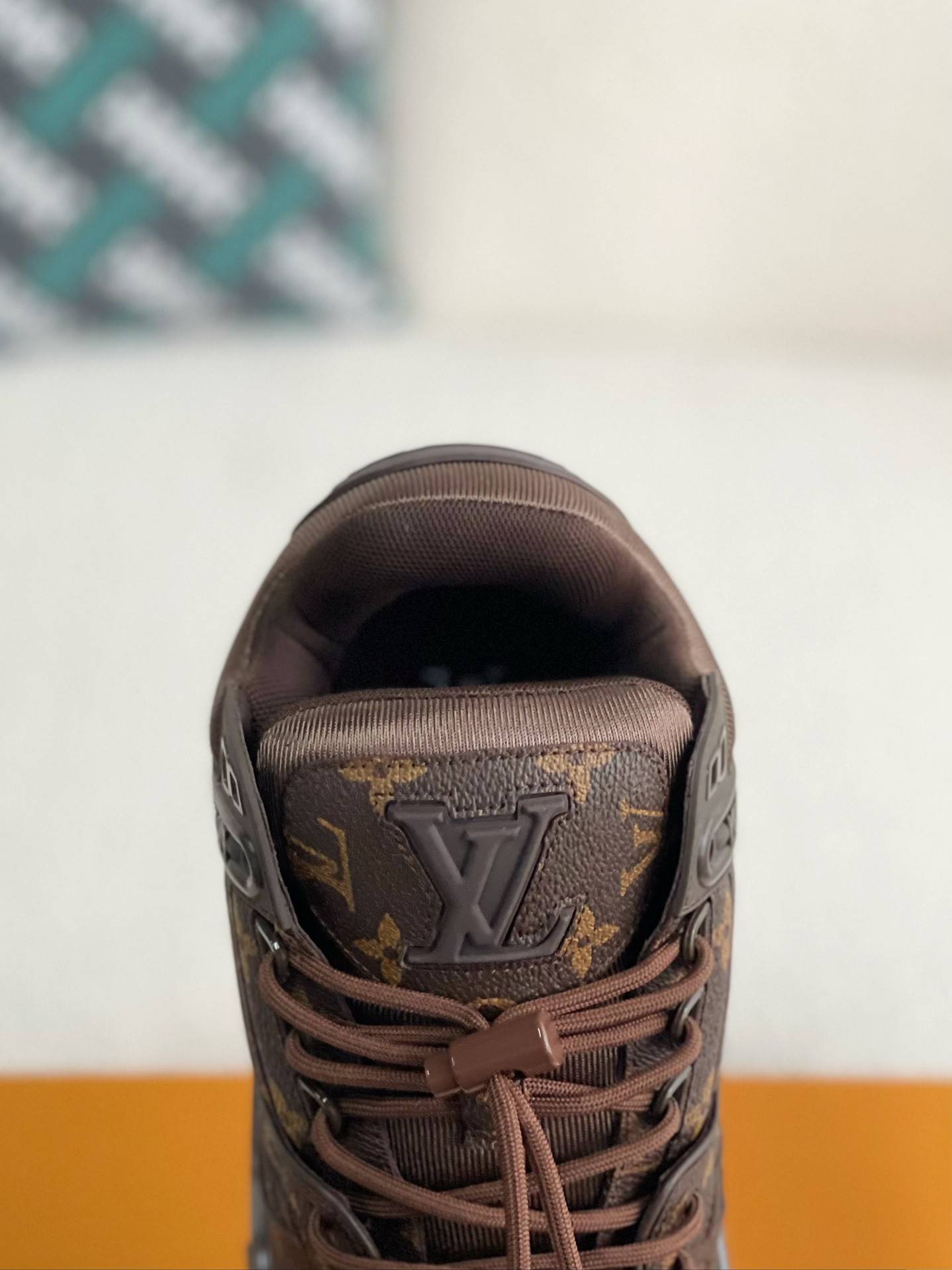 L*V TRAINER SNEAKERS