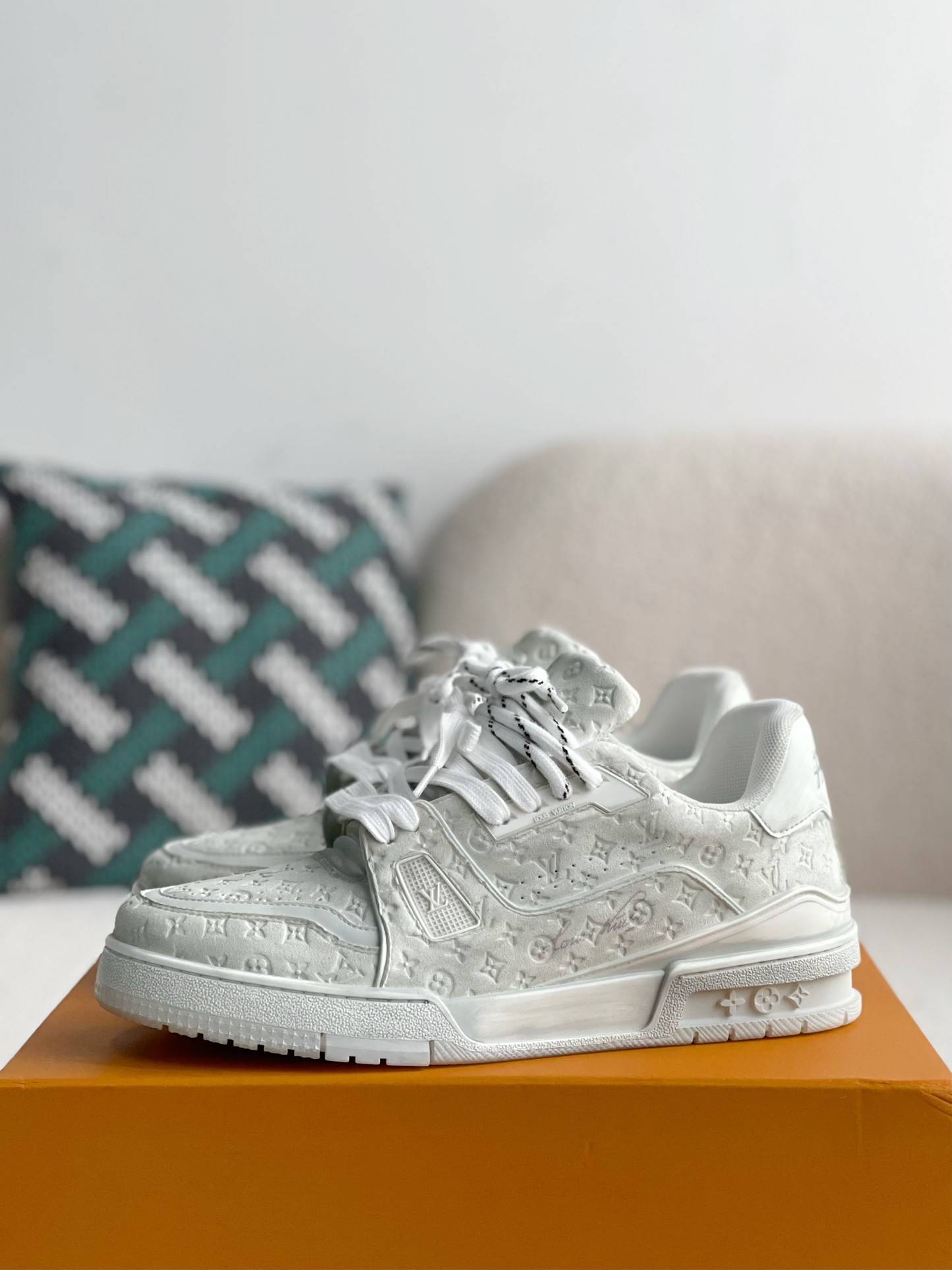 L*V TRAINER SNEAKERS