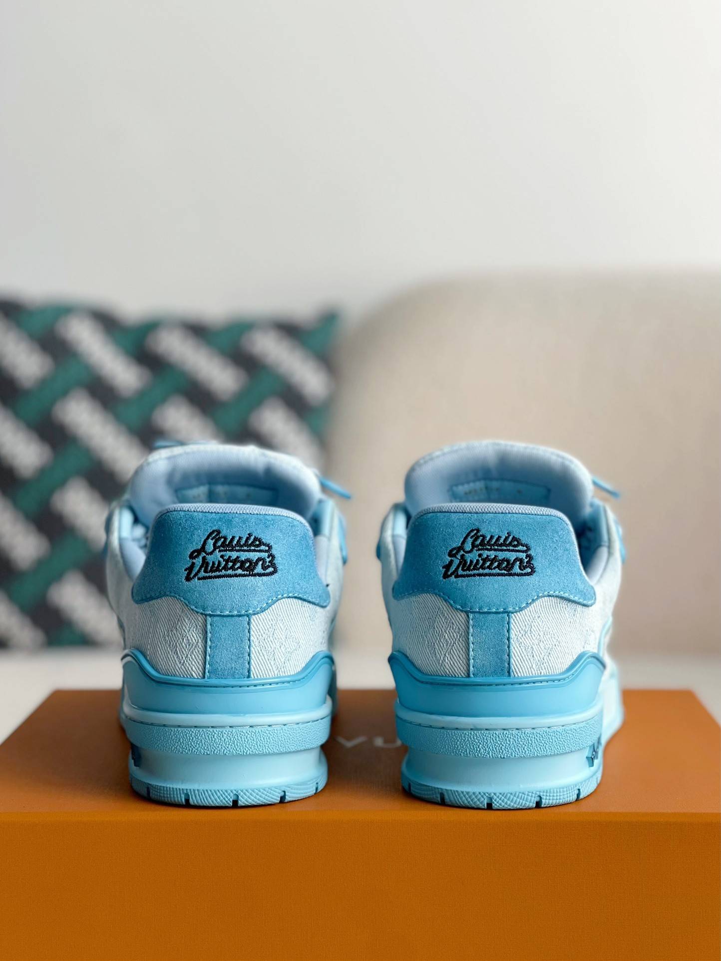 L*V TRAINER SNEAKERS