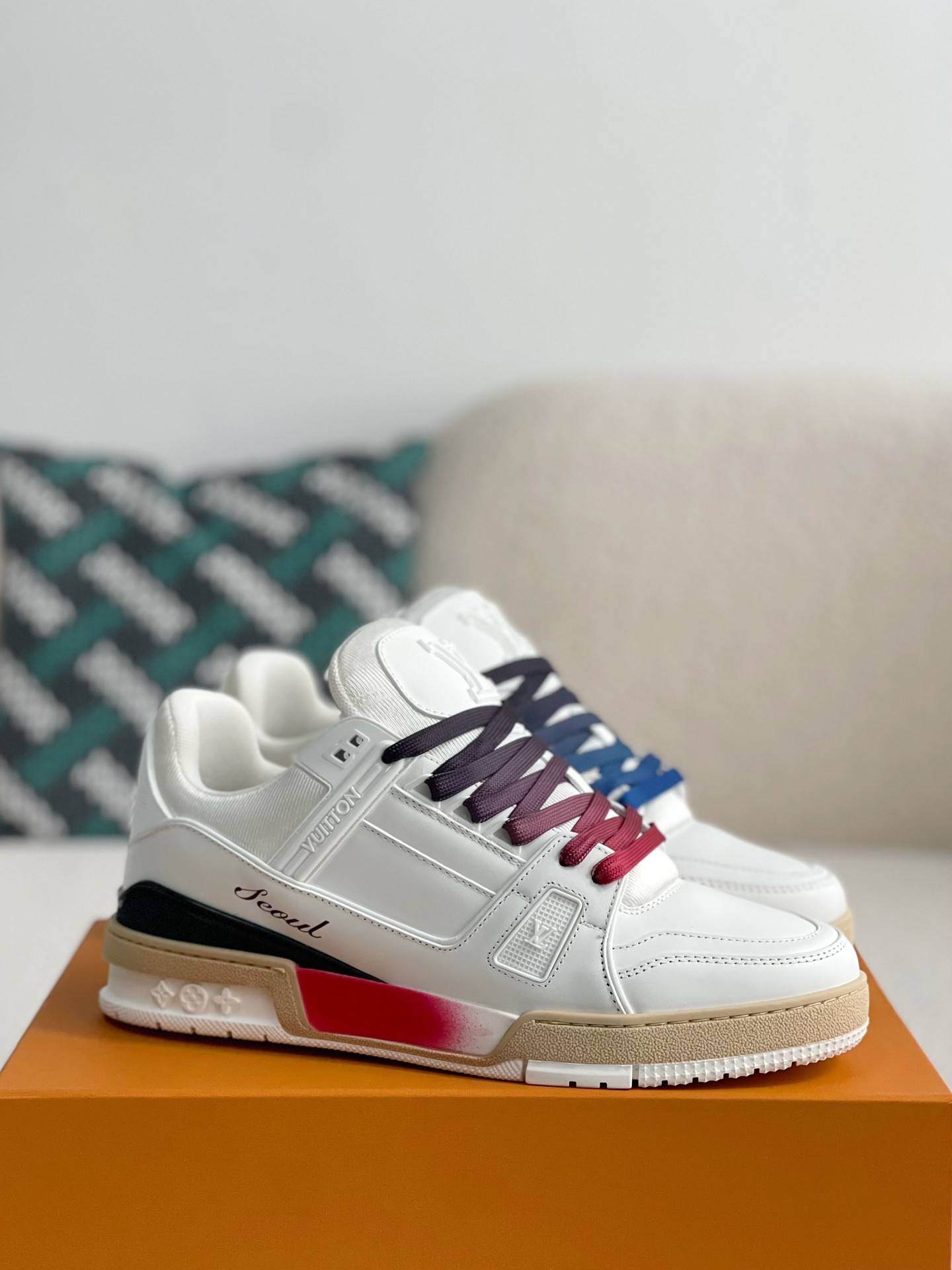 L*V TRAINER SNEAKERS