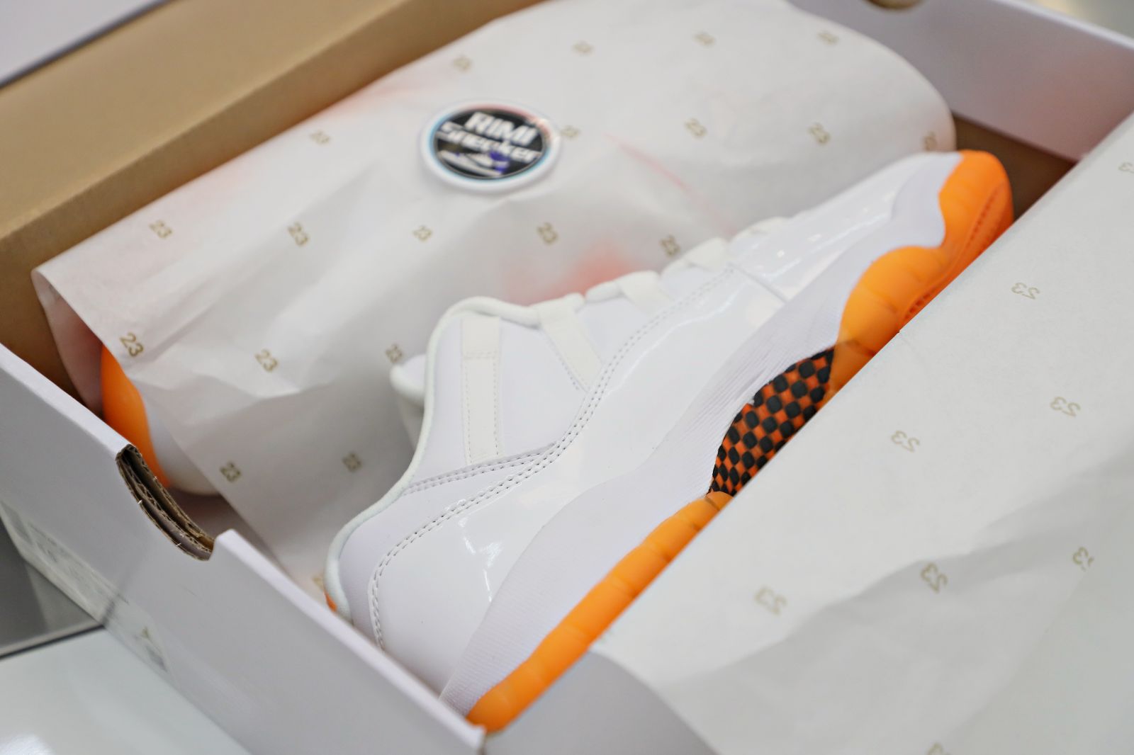 WMNS AIR JORDAN 11 RETRO LOW