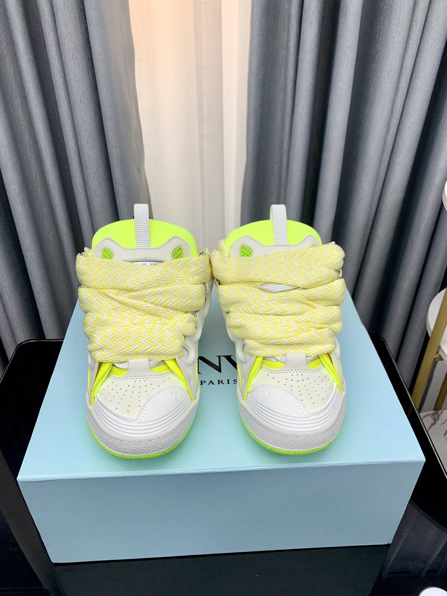 LA*N Sneaker