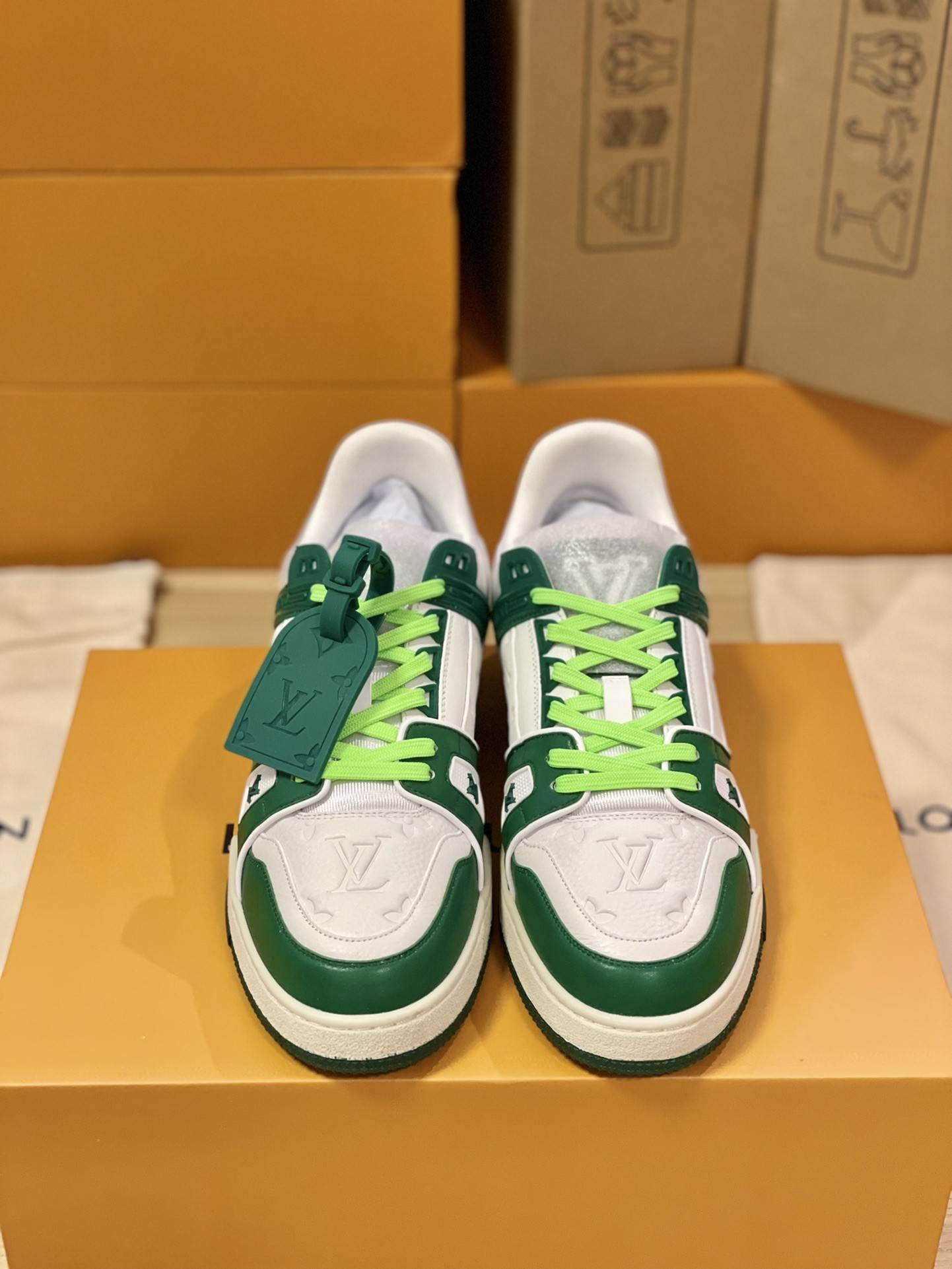 L*V TRAINER 1A5Q1C Sneakers