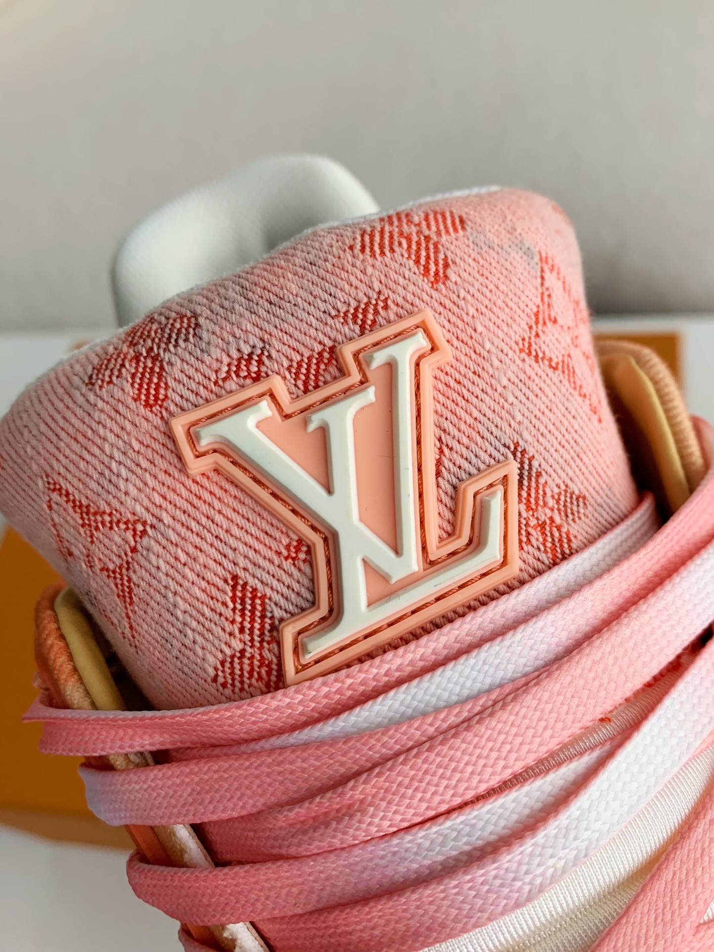 L*V TRAINER SNEAKERS