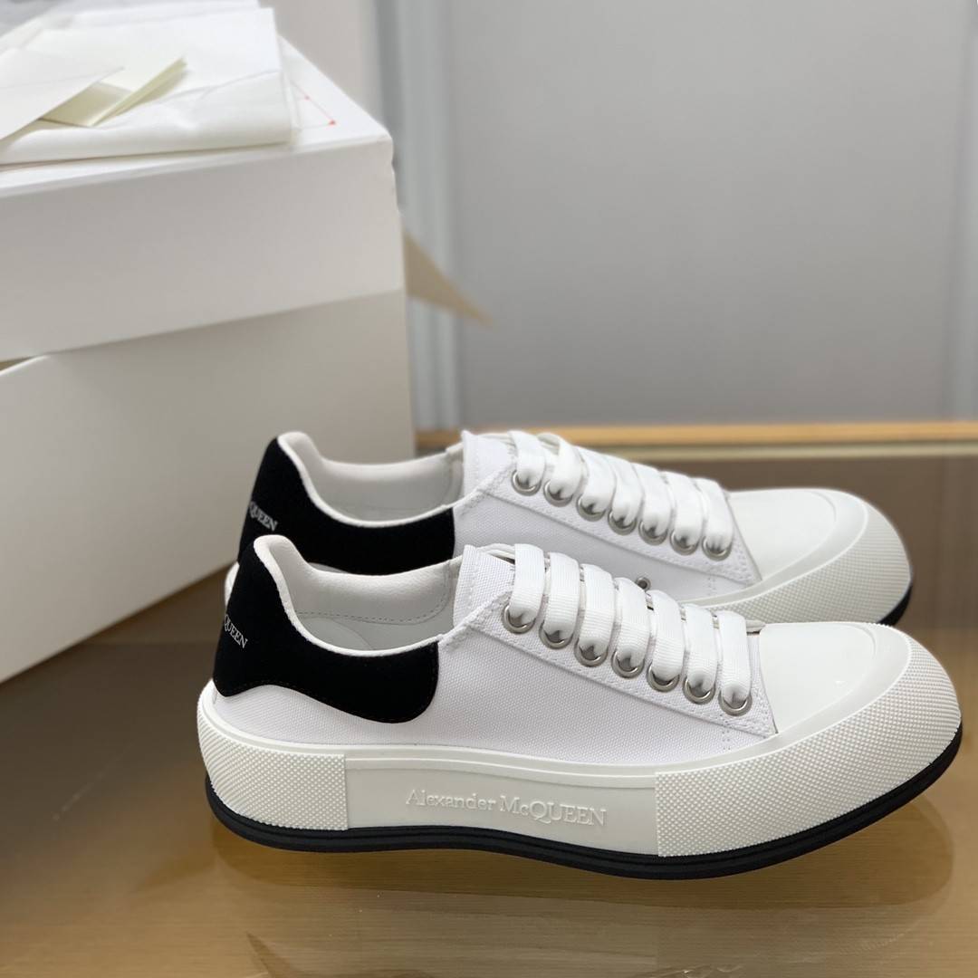 Alexander McQueen MQ White/Black veL*Vet tail Sneakers