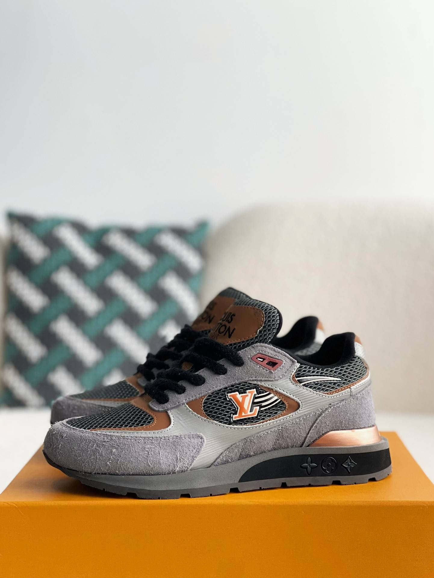 L*V Low-top running shoes