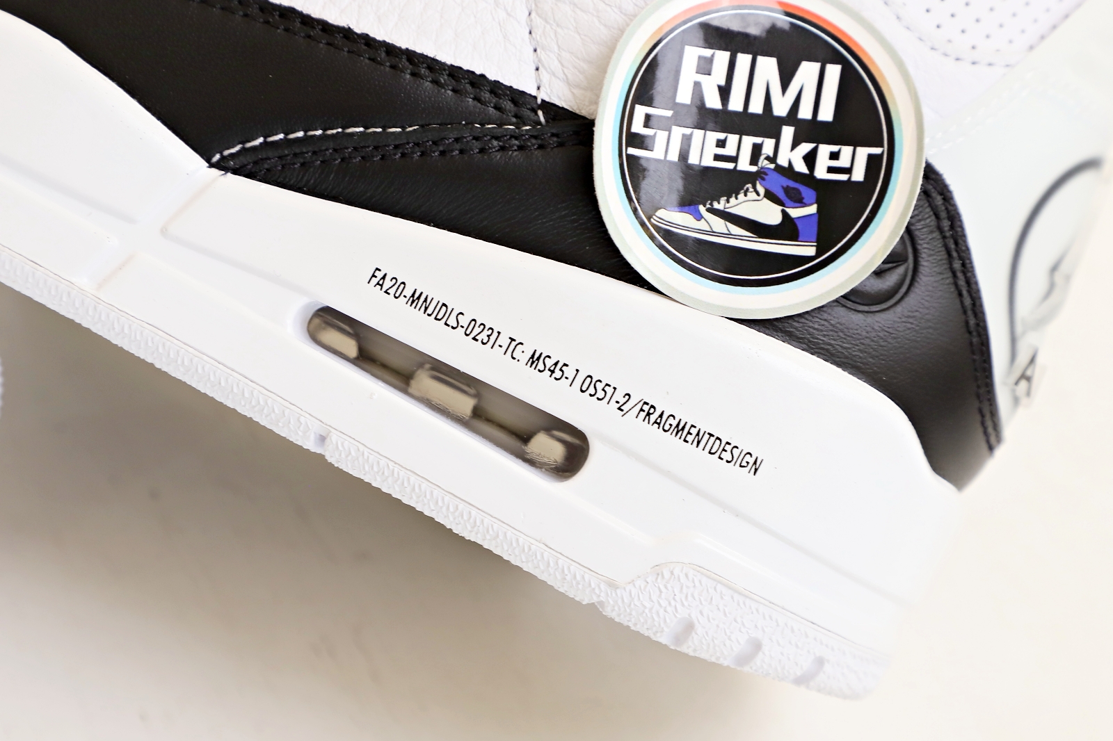 FRAGMENT DESIGN X AIR JORDAN 3 RETRO SP 