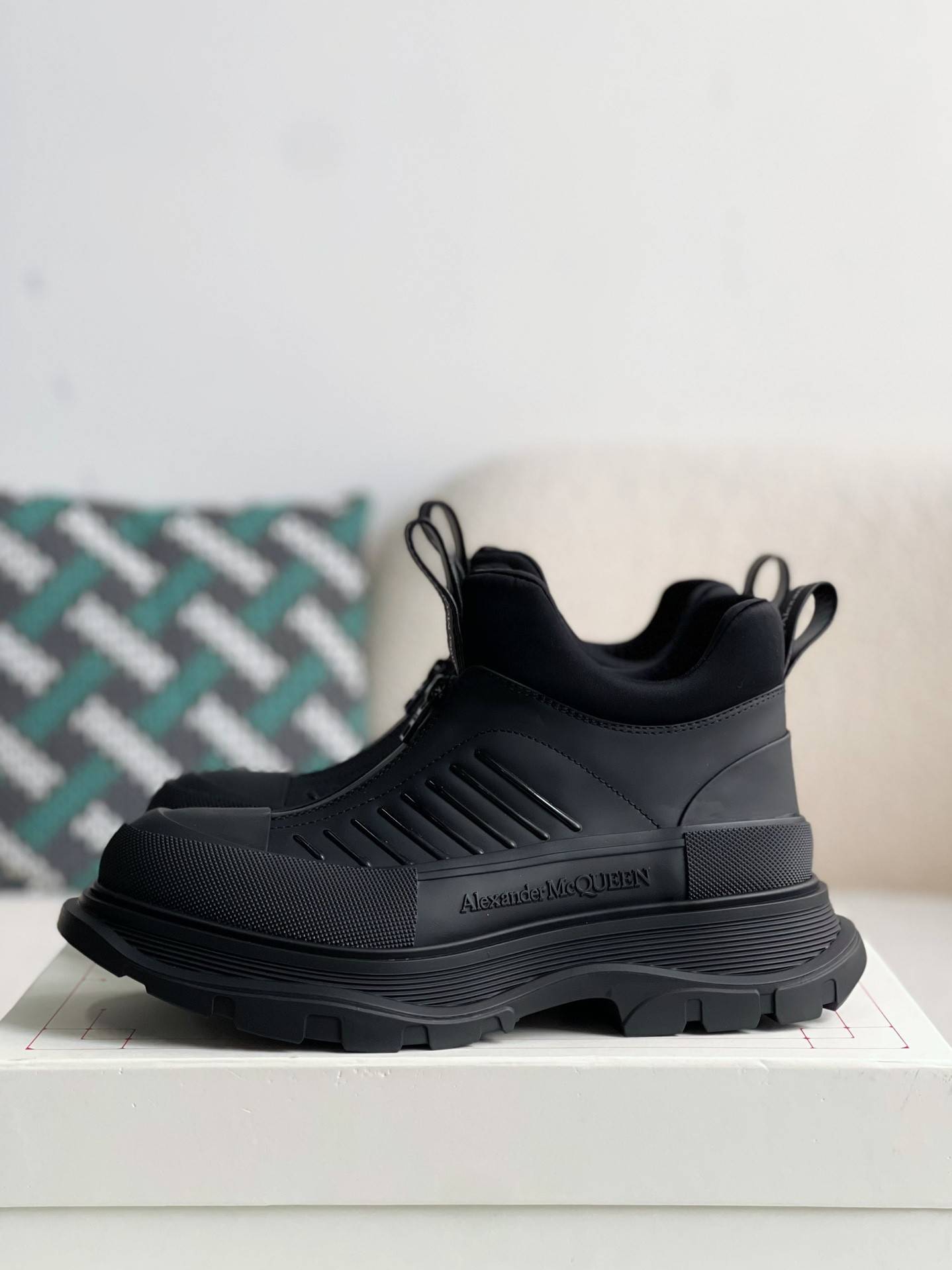 Alexander McQueen  Sneakers