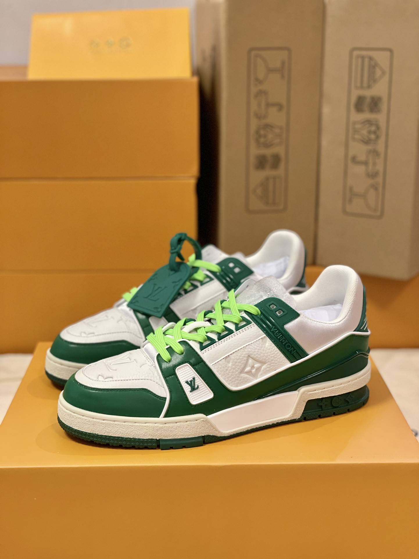 L*V TRAINER 1A5Q1C Sneakers