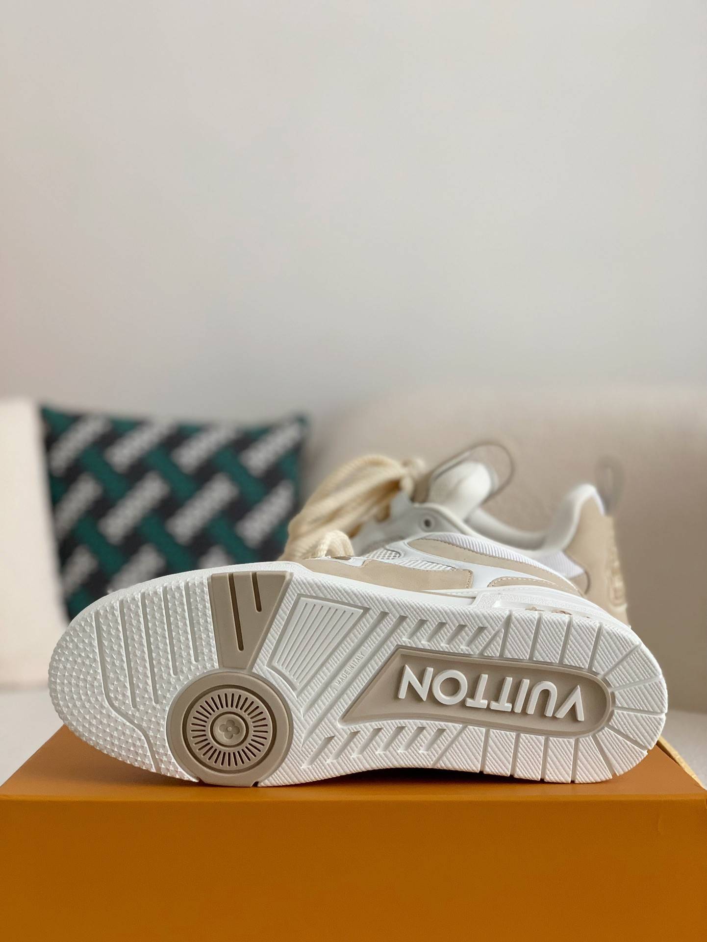 L*V RUNNER TATIC Sneakers