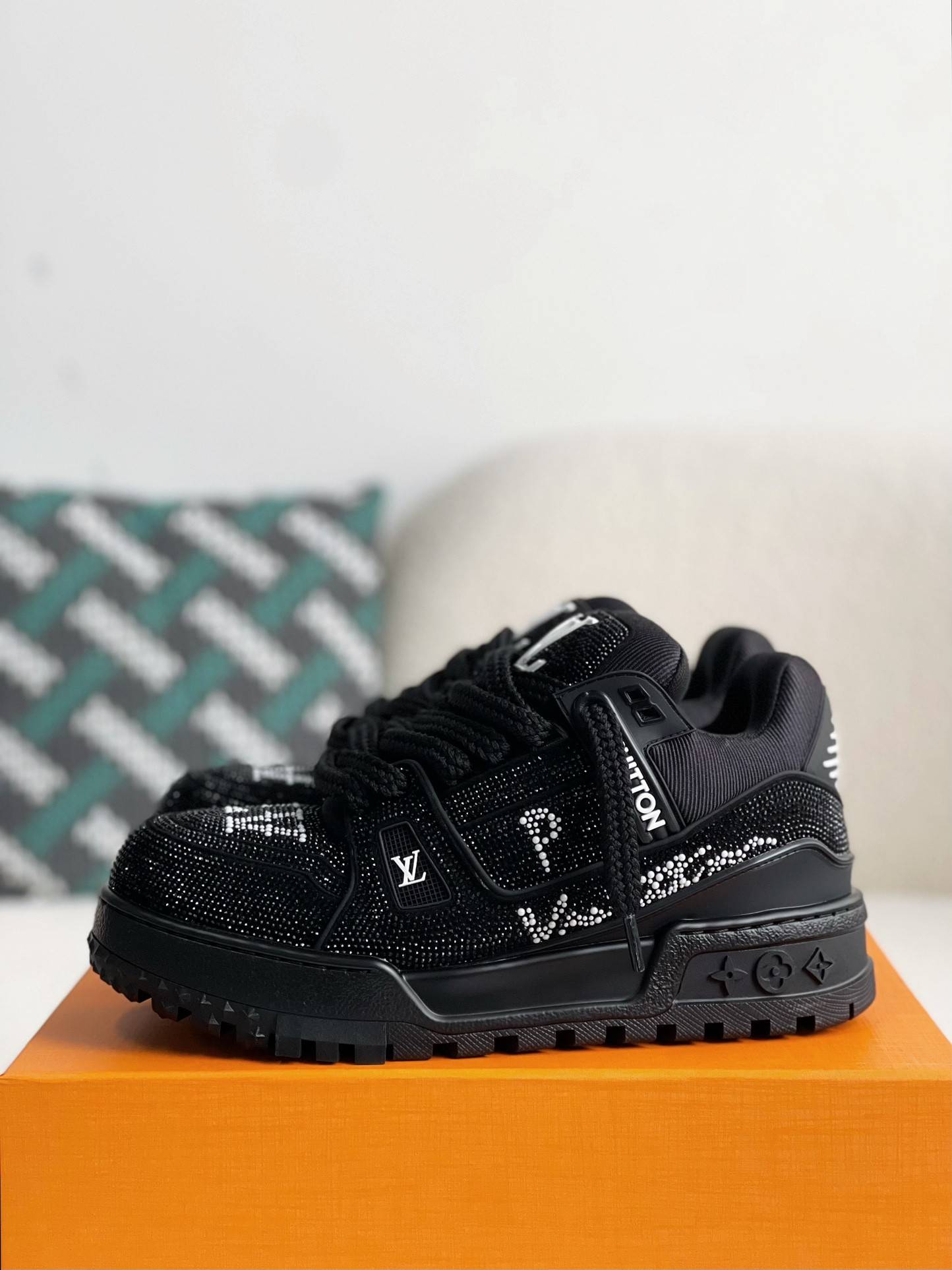 L*V TRAINER Sneakers
