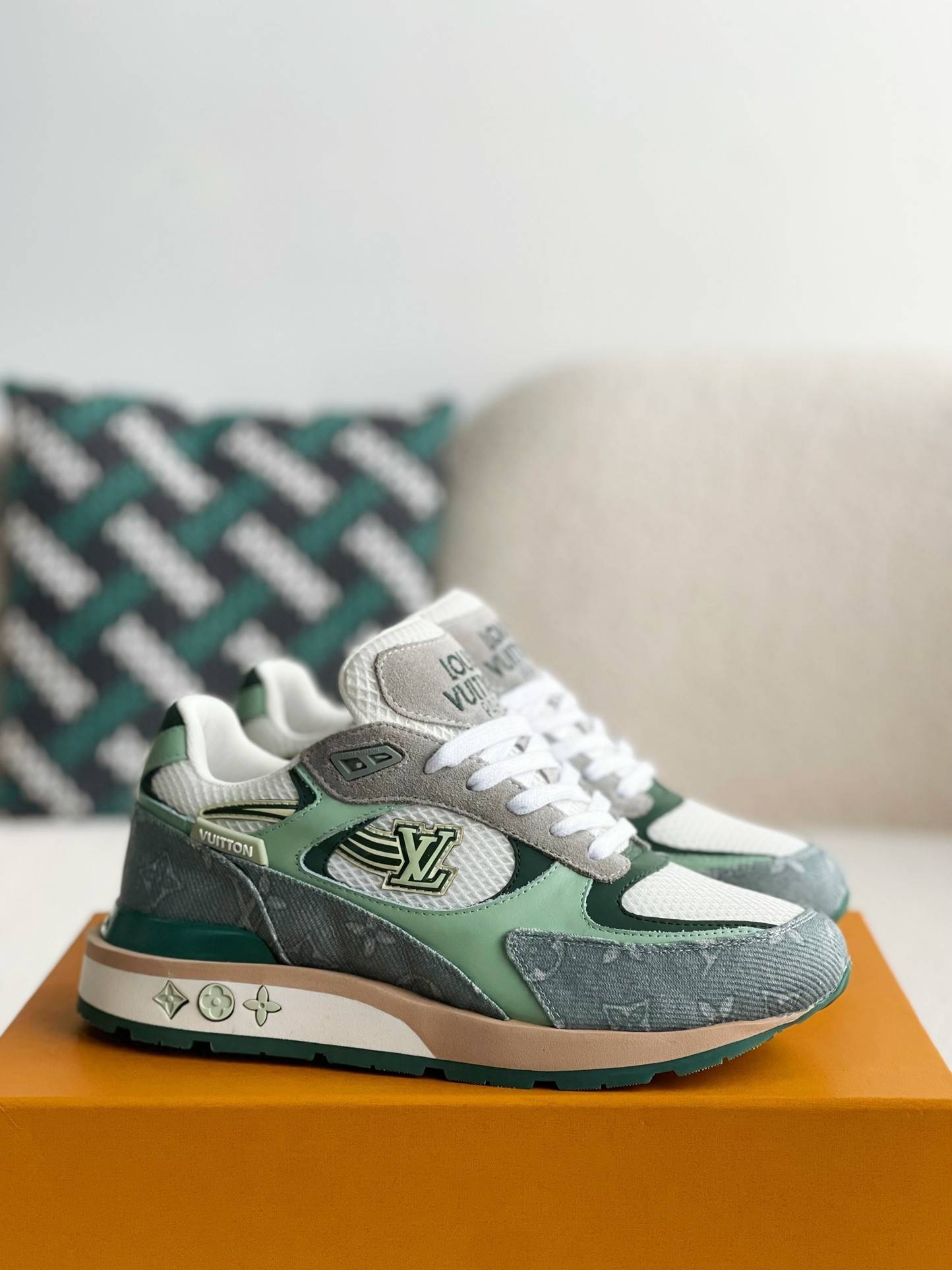 L*V Low-top running shoes